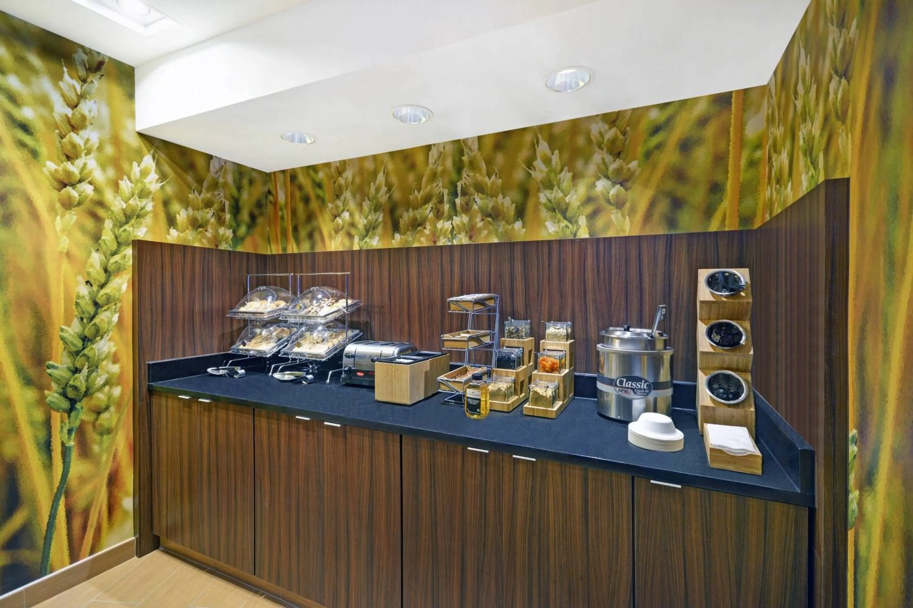 Breakfast in Fairfield Inn & Suites by Marriott Savannah SW/Richmond Hill