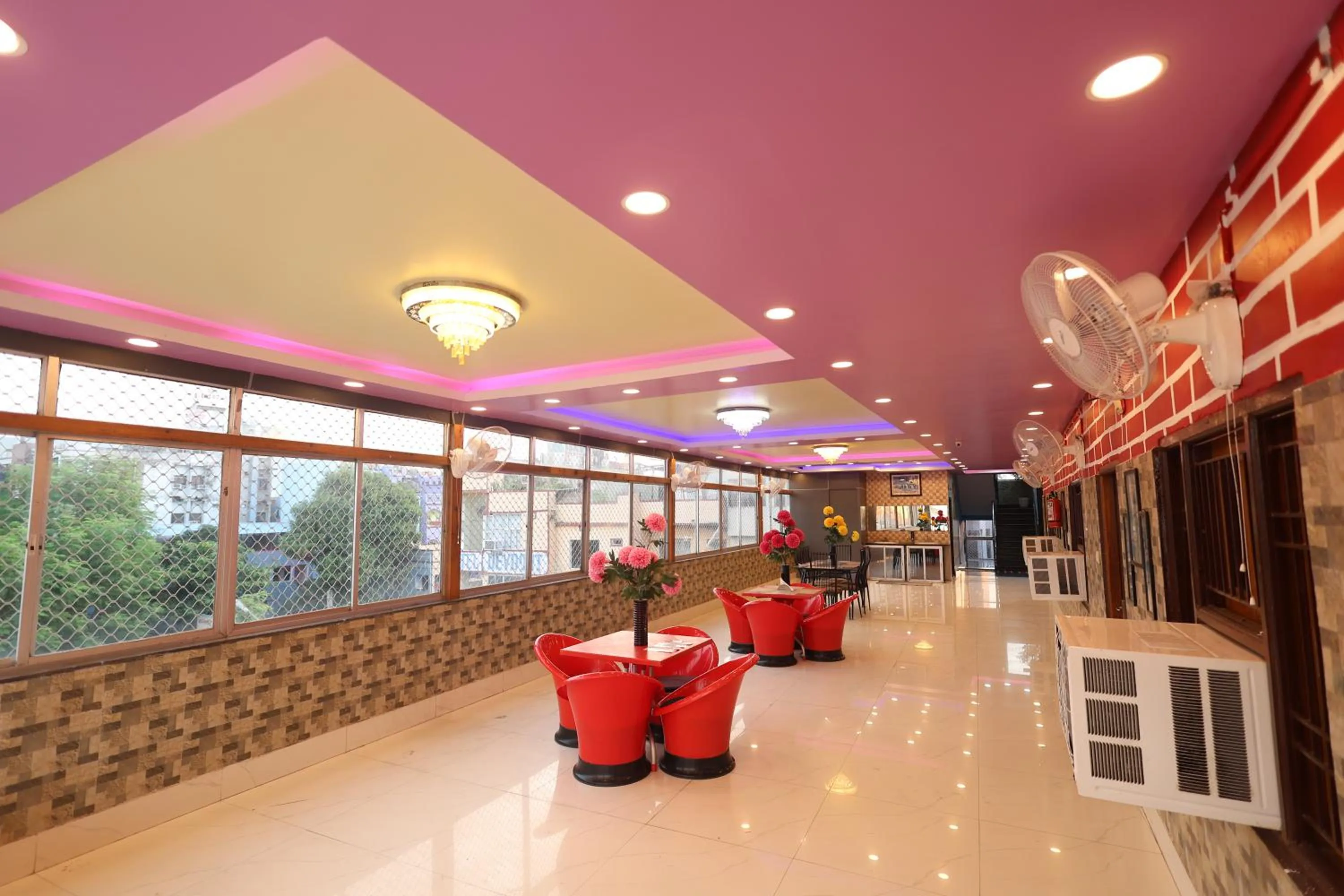 Restaurant/places to eat in Hotel Anand LOK