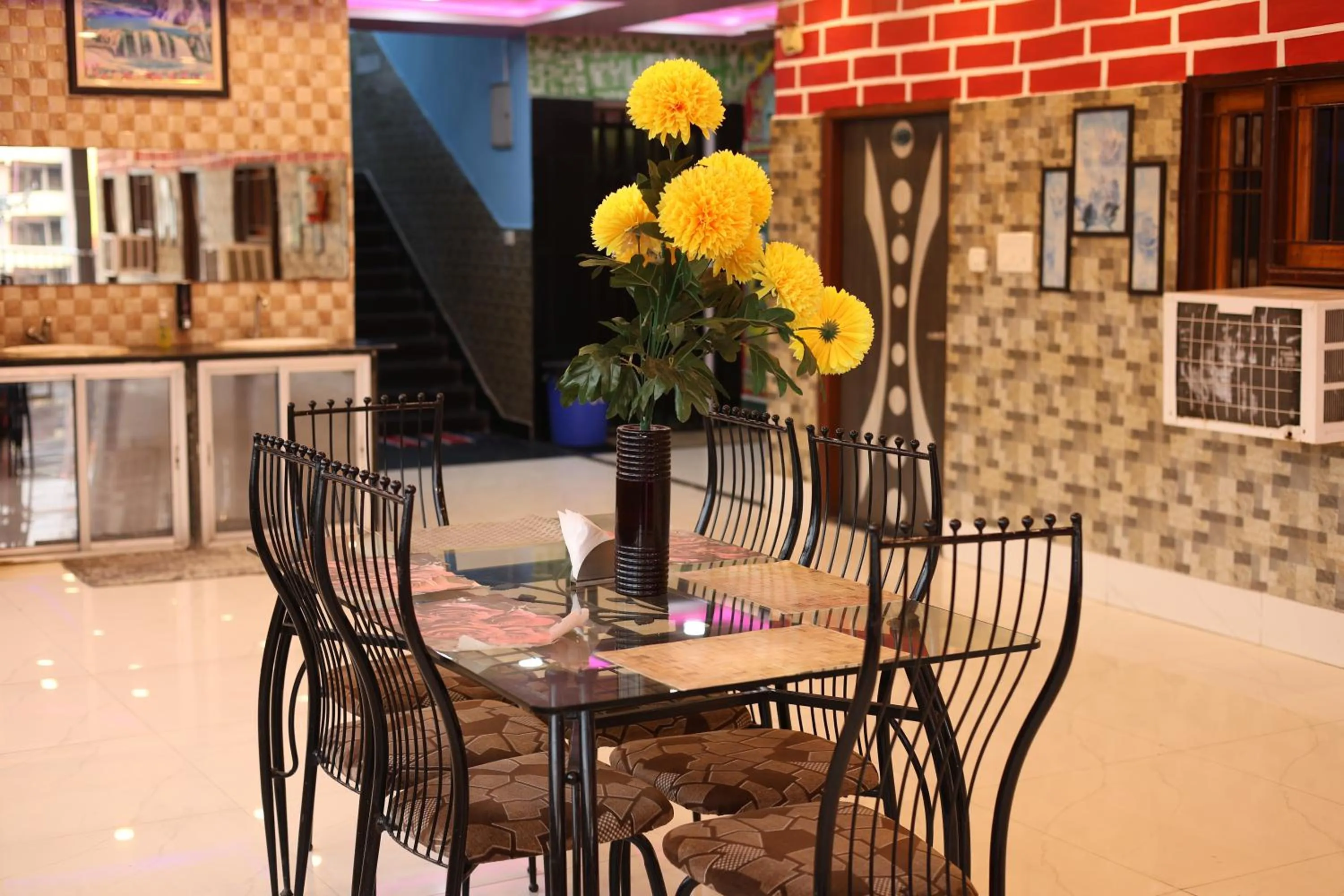 Dining area in Hotel Anand LOK