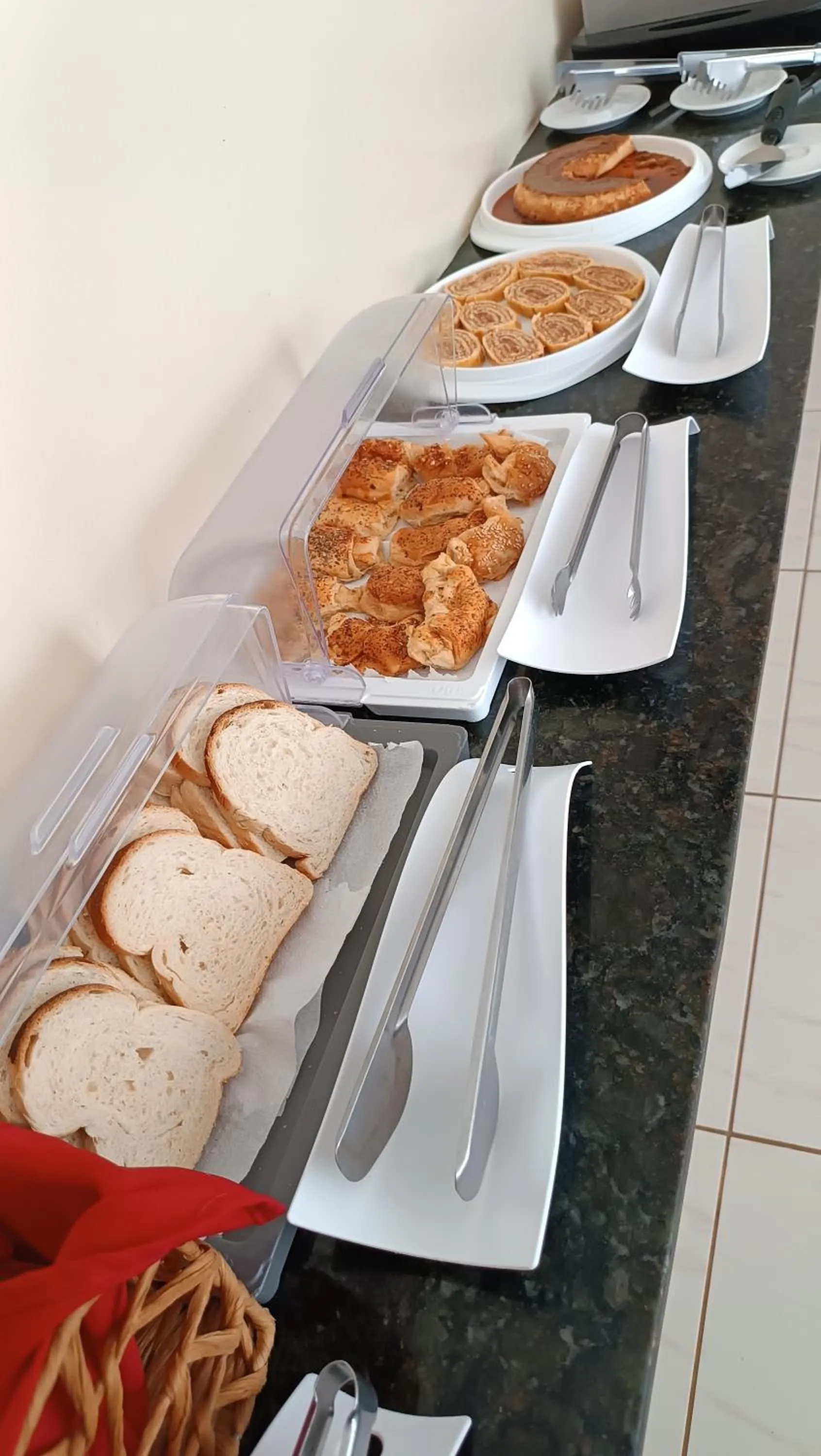 Buffet breakfast in Pousada Canto dos Corais