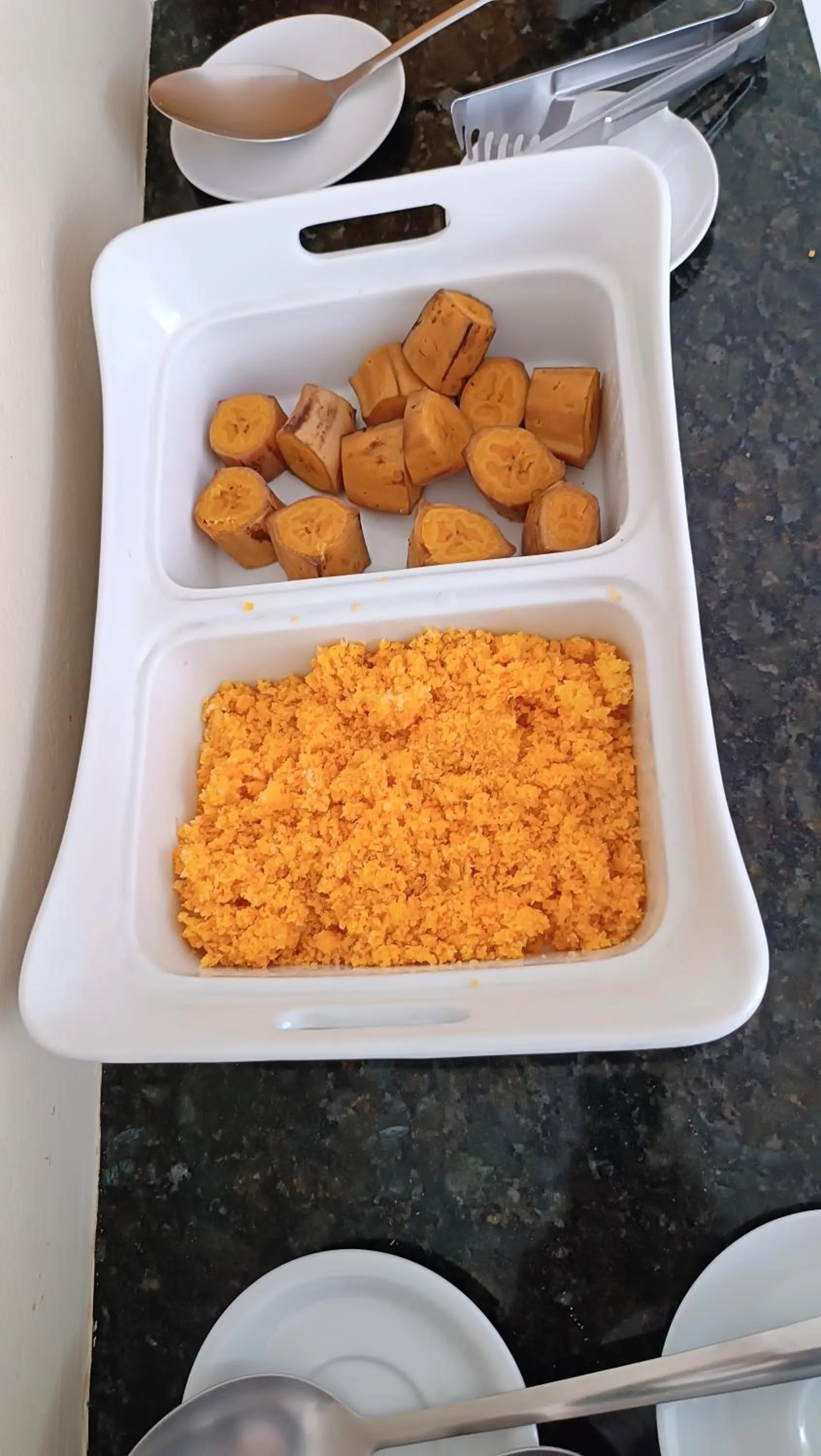 Buffet breakfast in Pousada Canto dos Corais