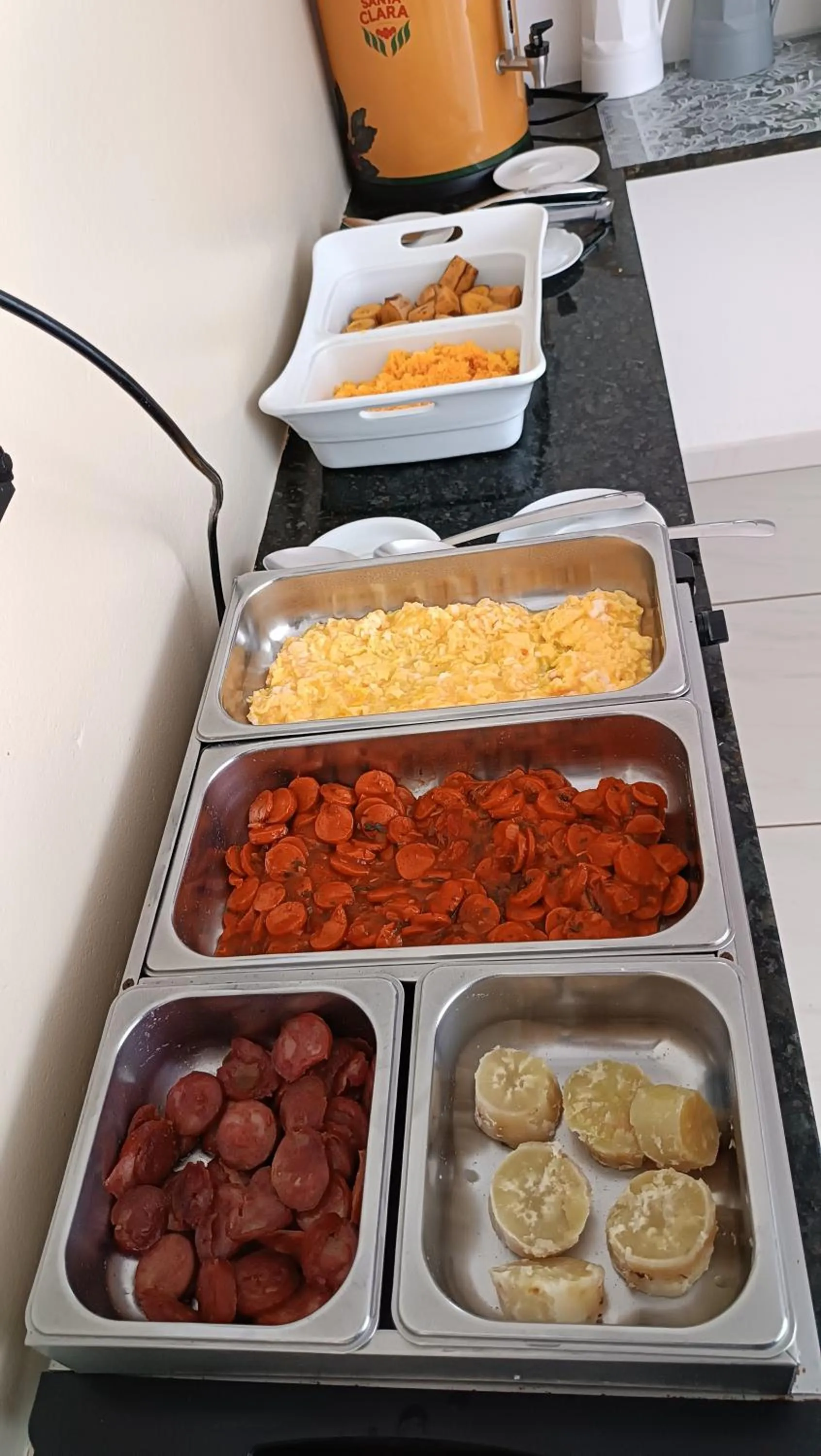 Buffet breakfast in Pousada Canto dos Corais