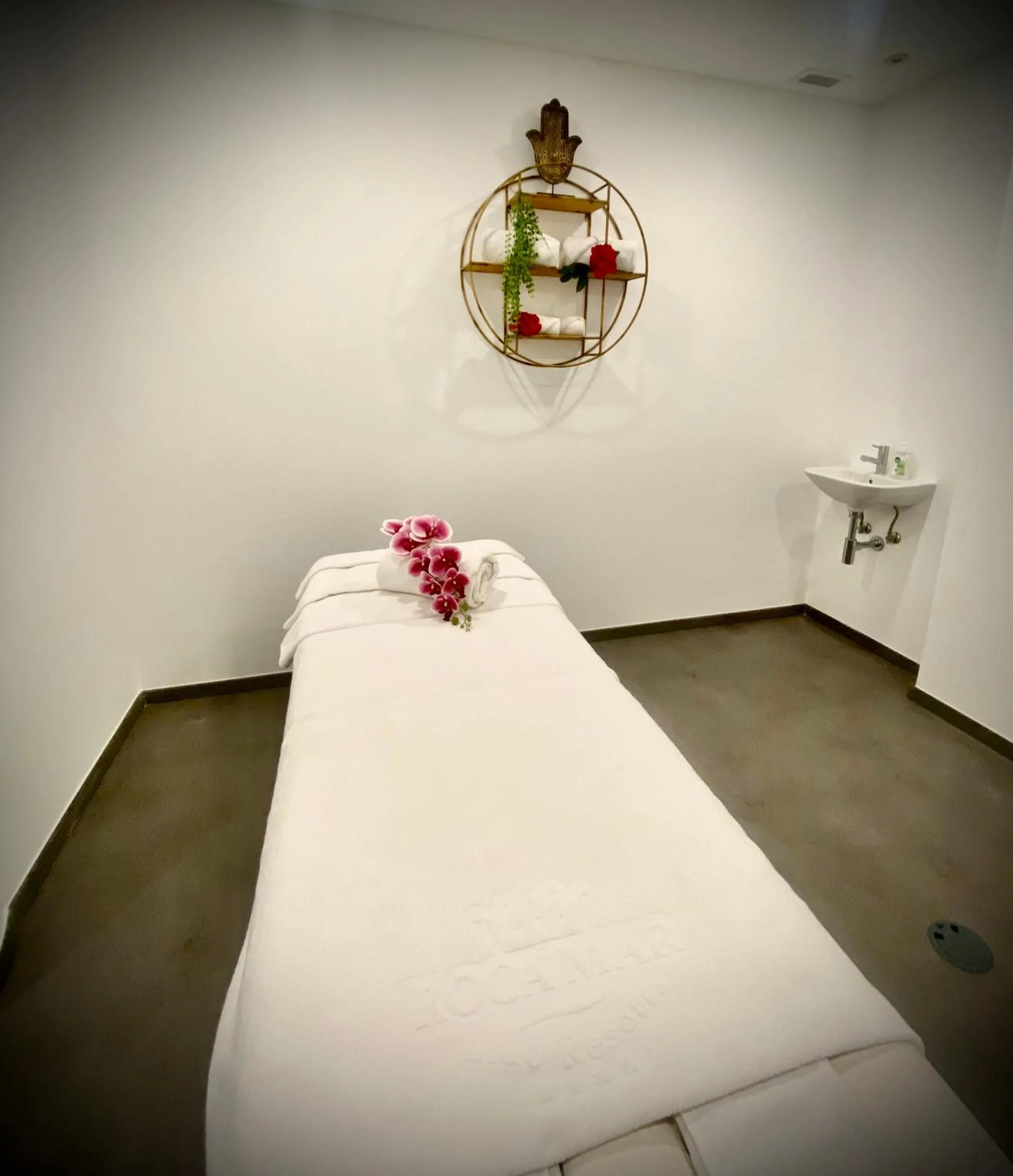 Spa and wellness centre/facilities, Bed in Hotel Royal Orchid