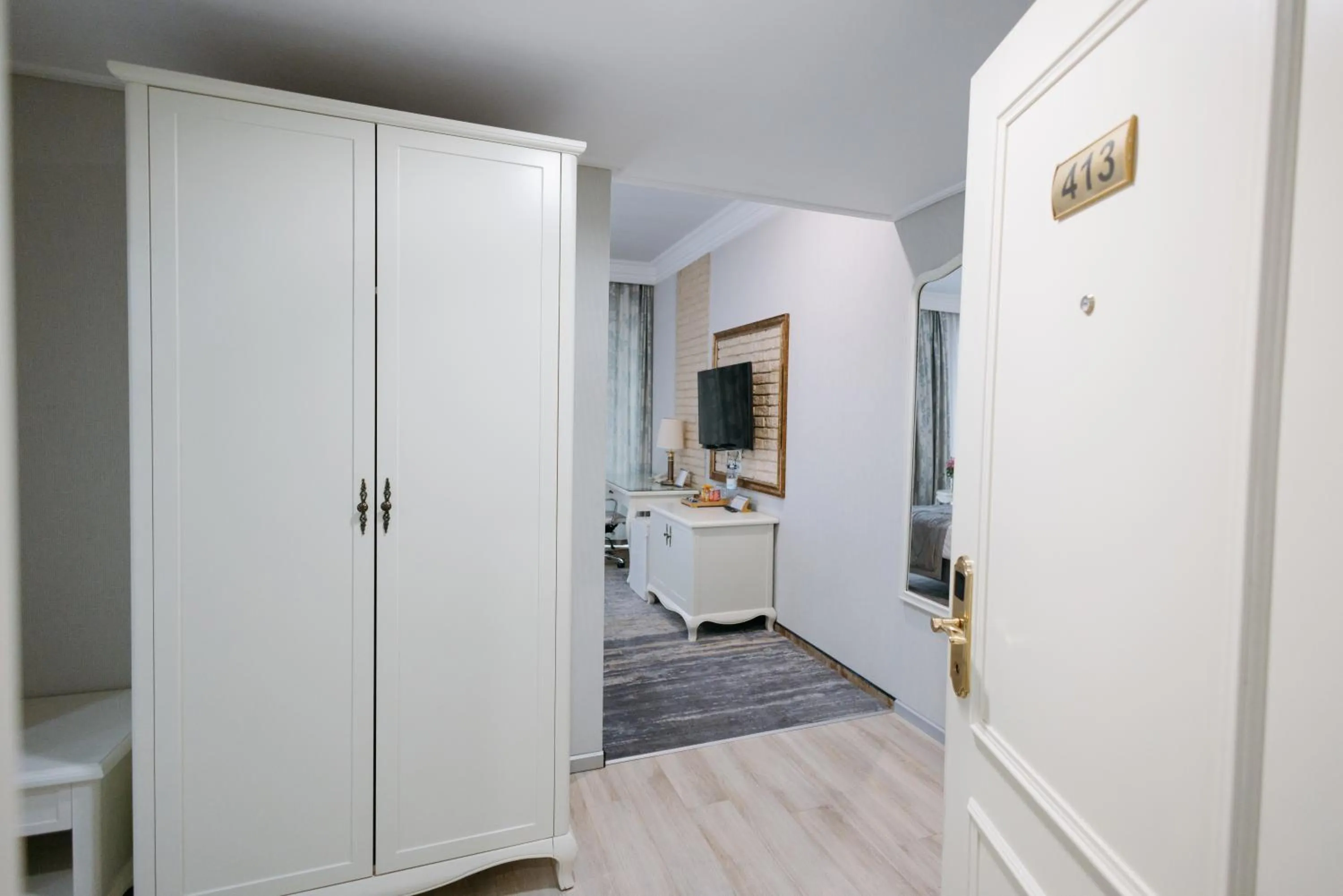 wardrobe in Kazzhol Hotel Astana