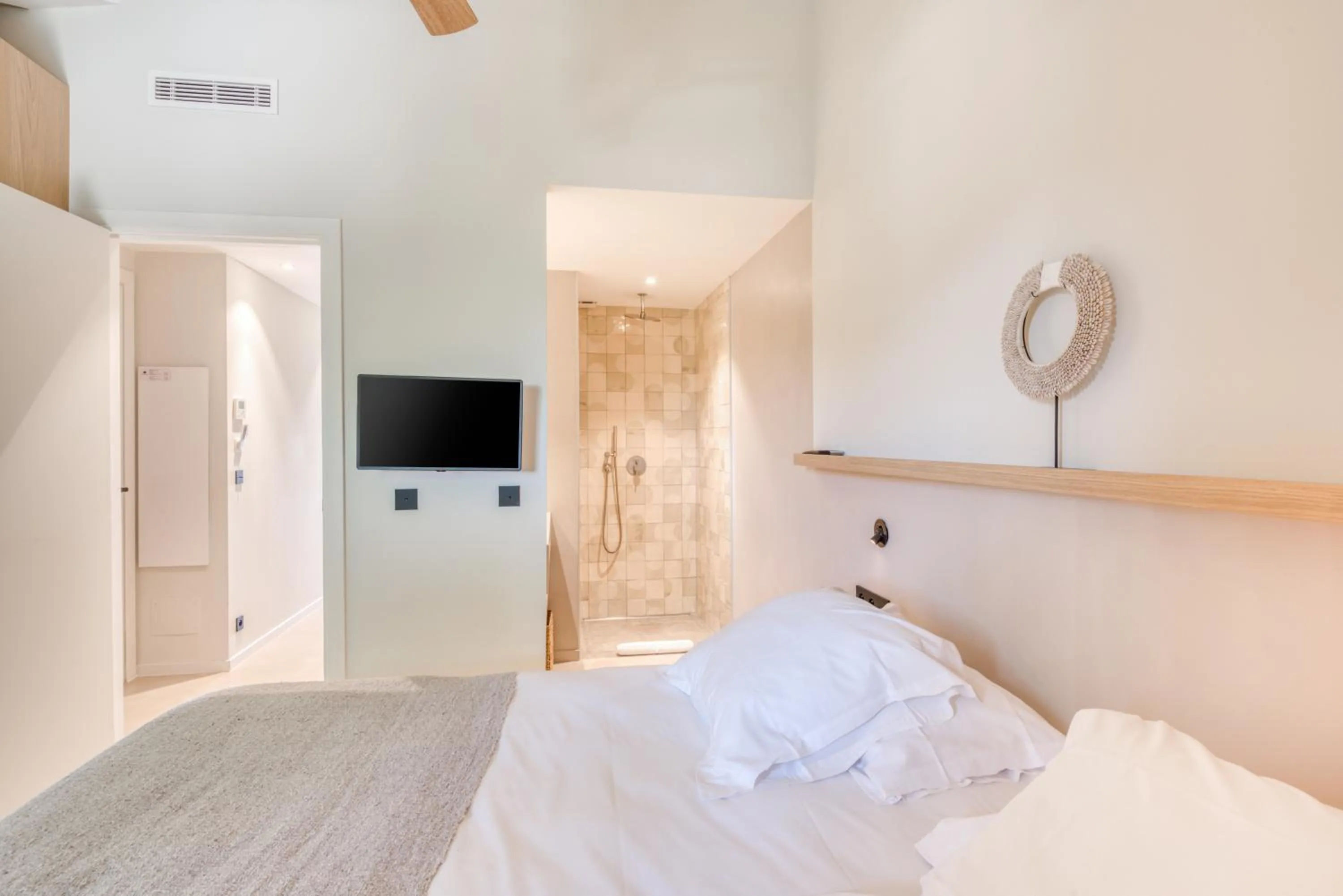 Bed in Domaine Santa Giulia Palace