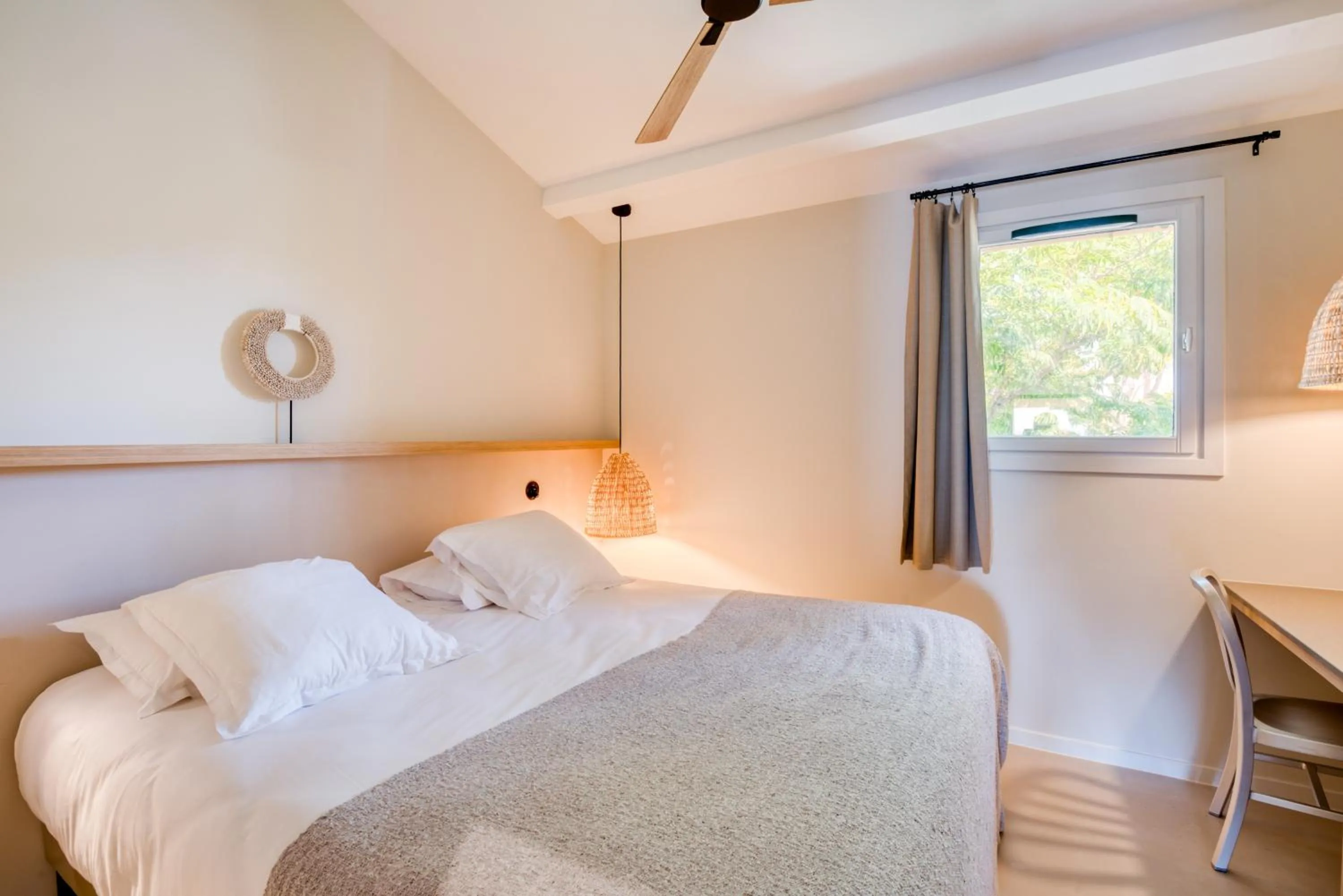 Bedroom, Bed in Domaine Santa Giulia Palace