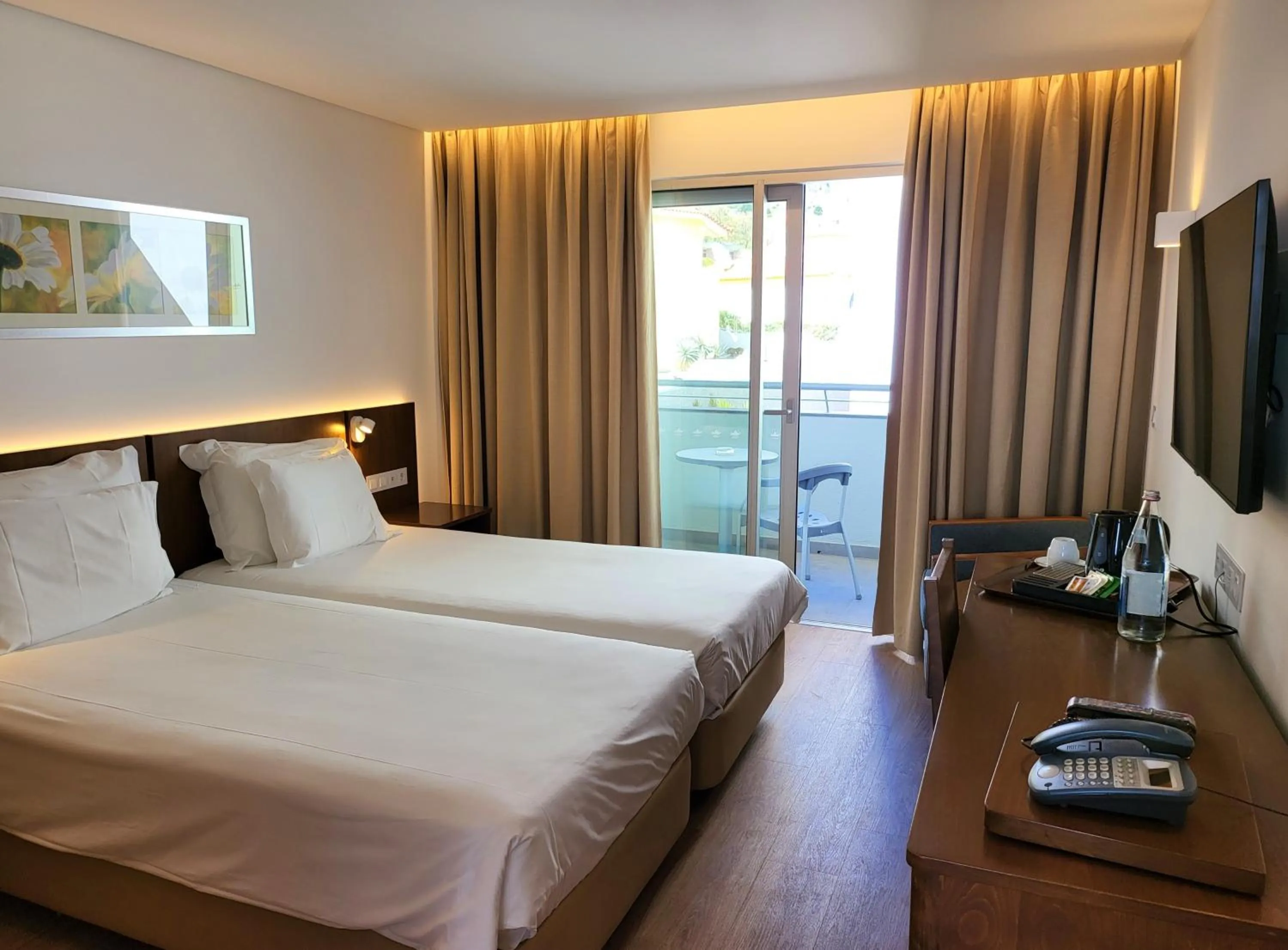 Bedroom, Bed in Hotel Roca Mar