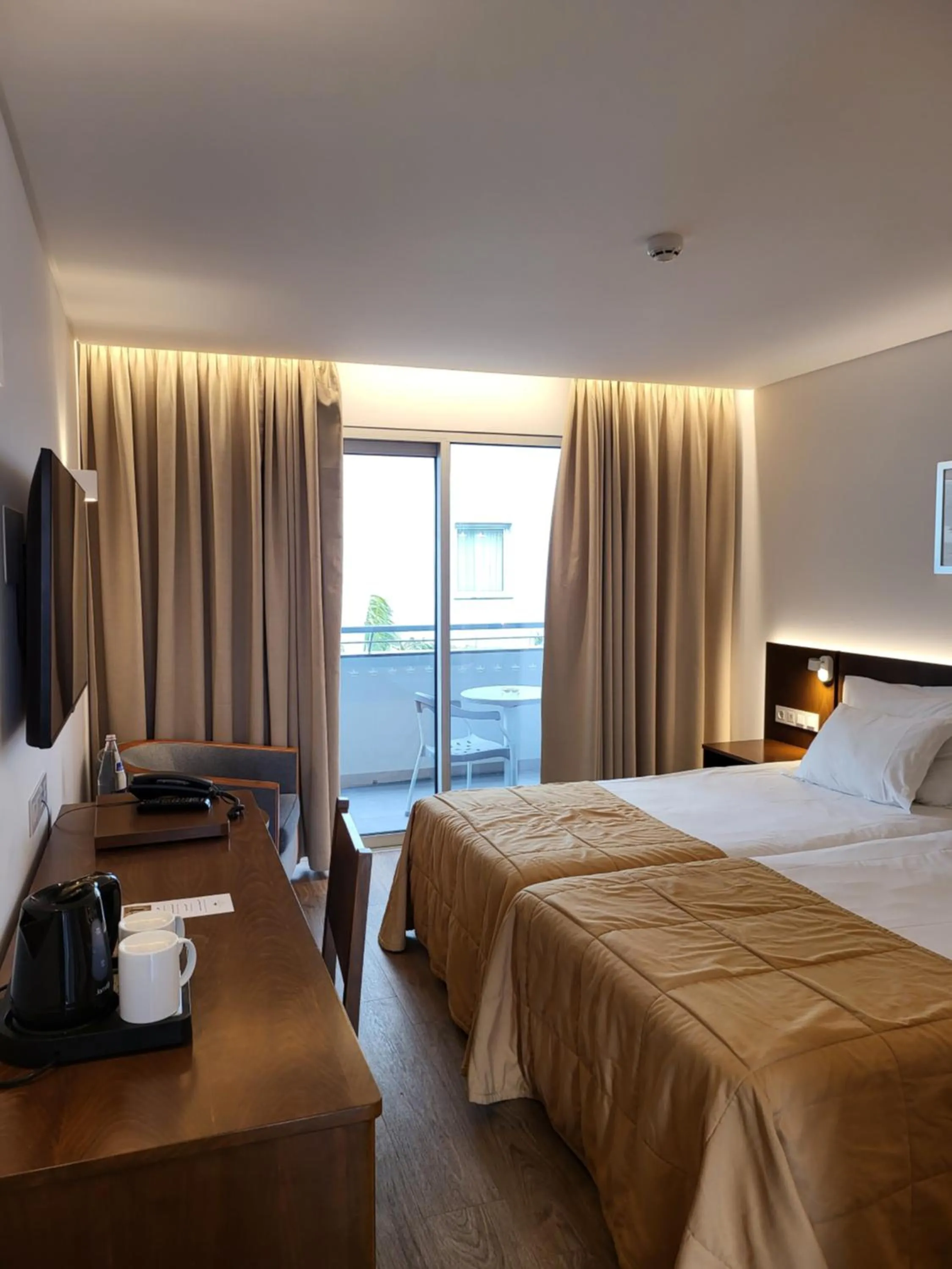 Bedroom, Bed in Hotel Roca Mar