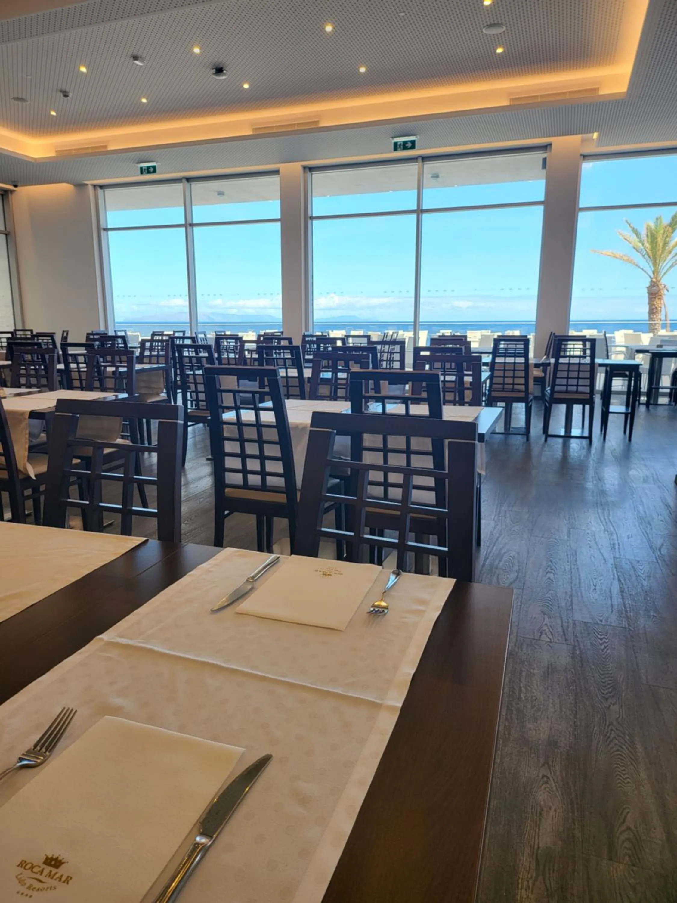 Restaurant/places to eat in Hotel Roca Mar