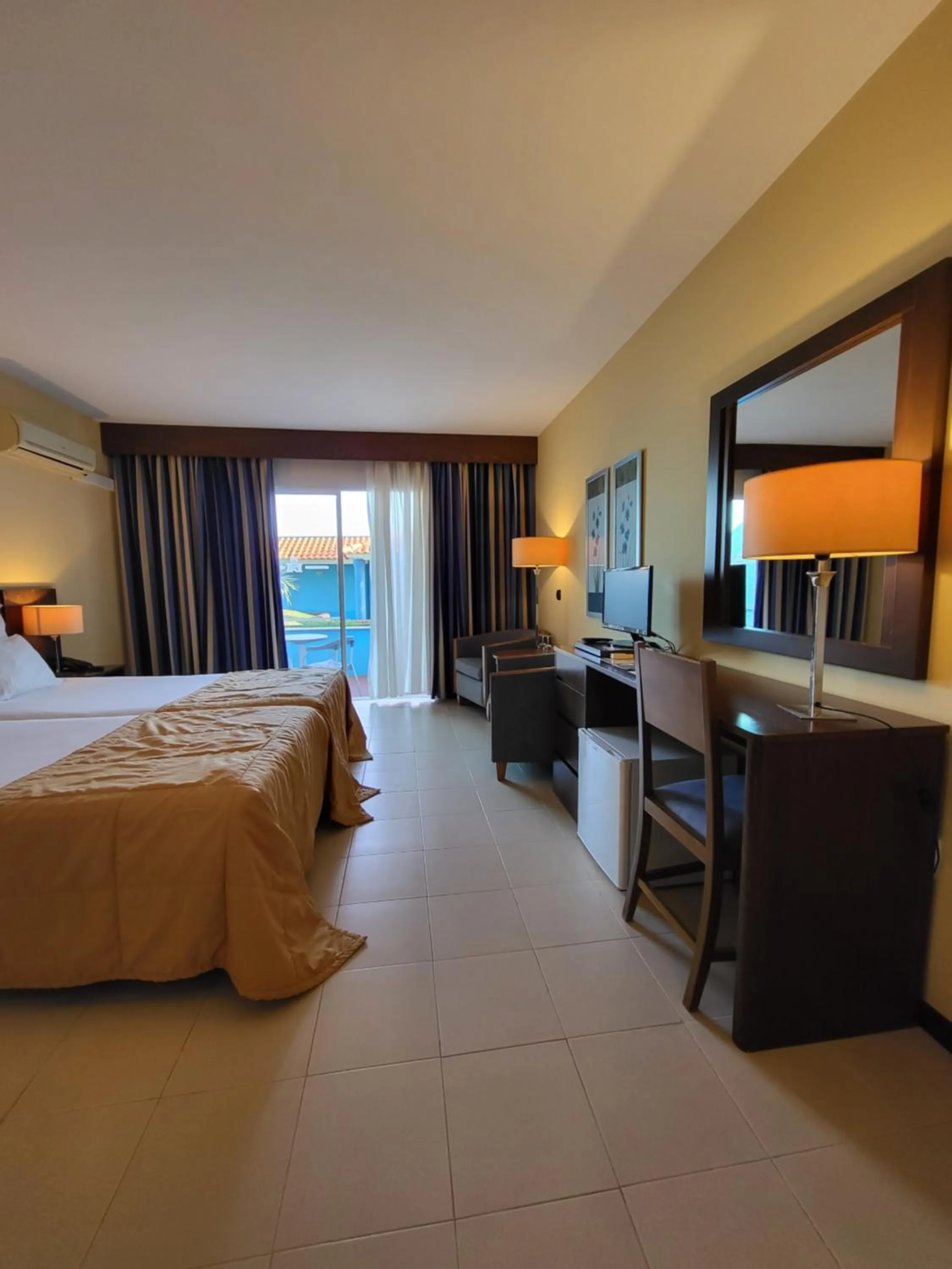 Bedroom, Bed in Hotel Roca Mar