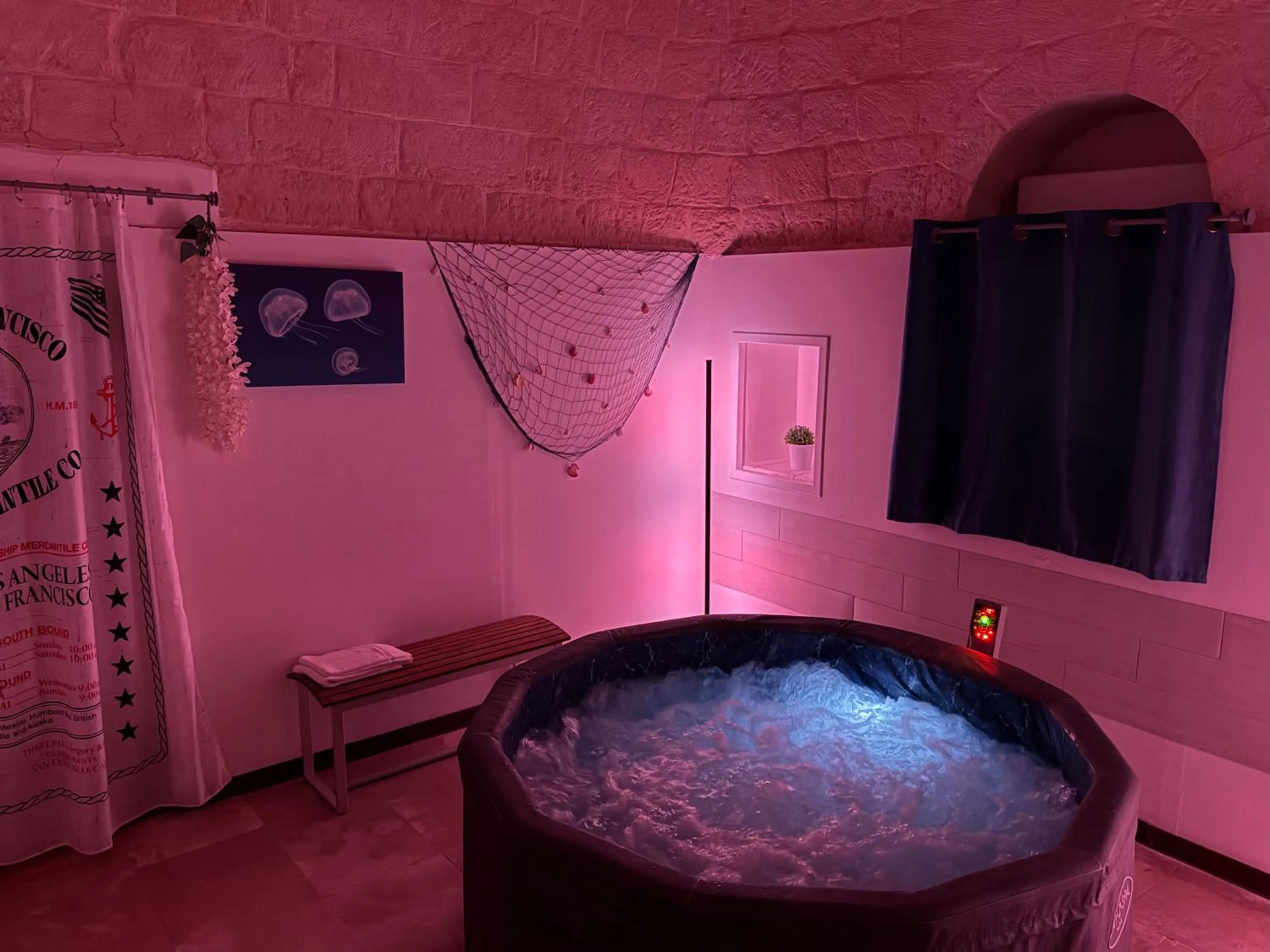 Hot Tub in Baia Sangiorgio Hotel & Beach Club