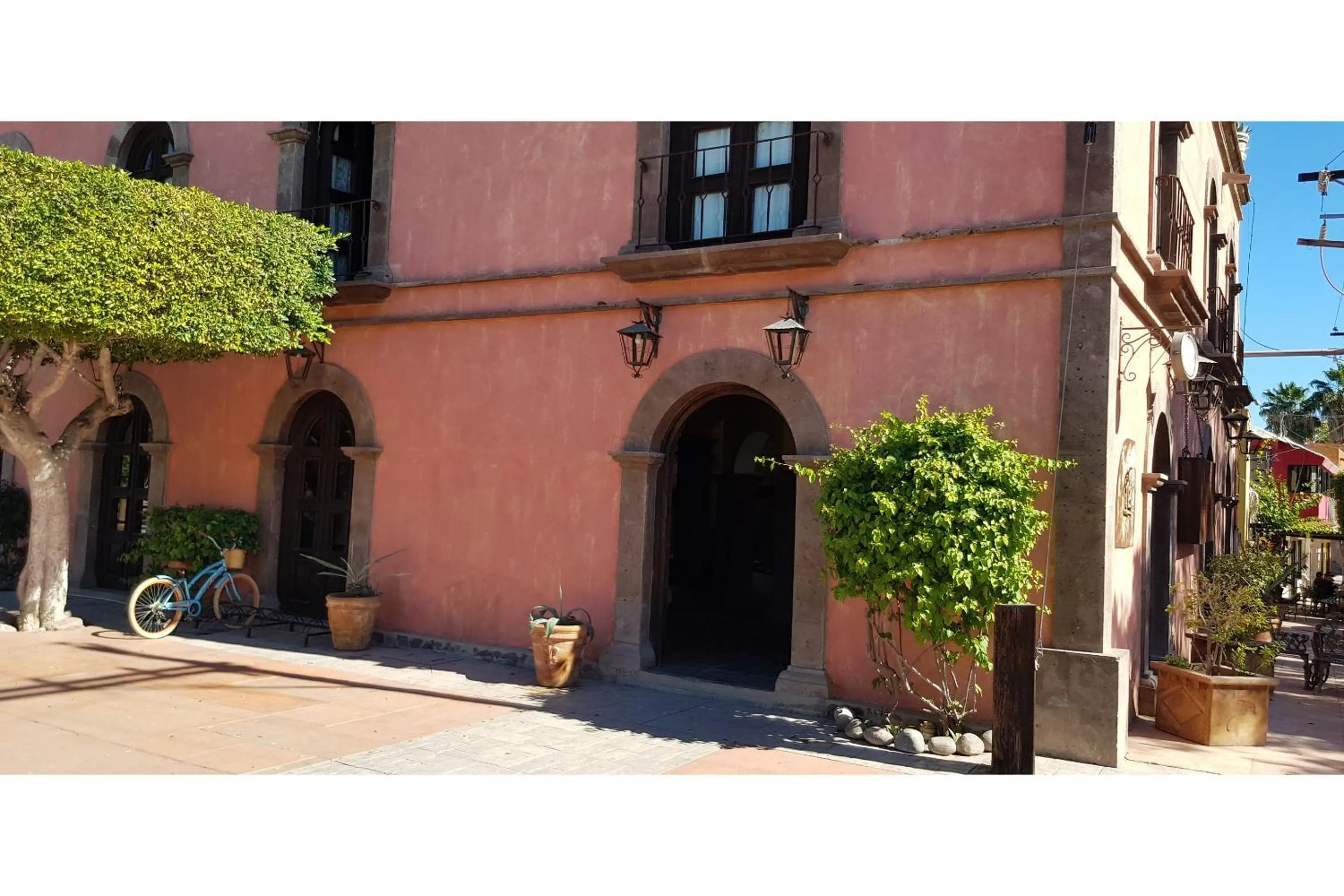 Facade/entrance in Hotel Boutique Posada De Las Flores Loreto