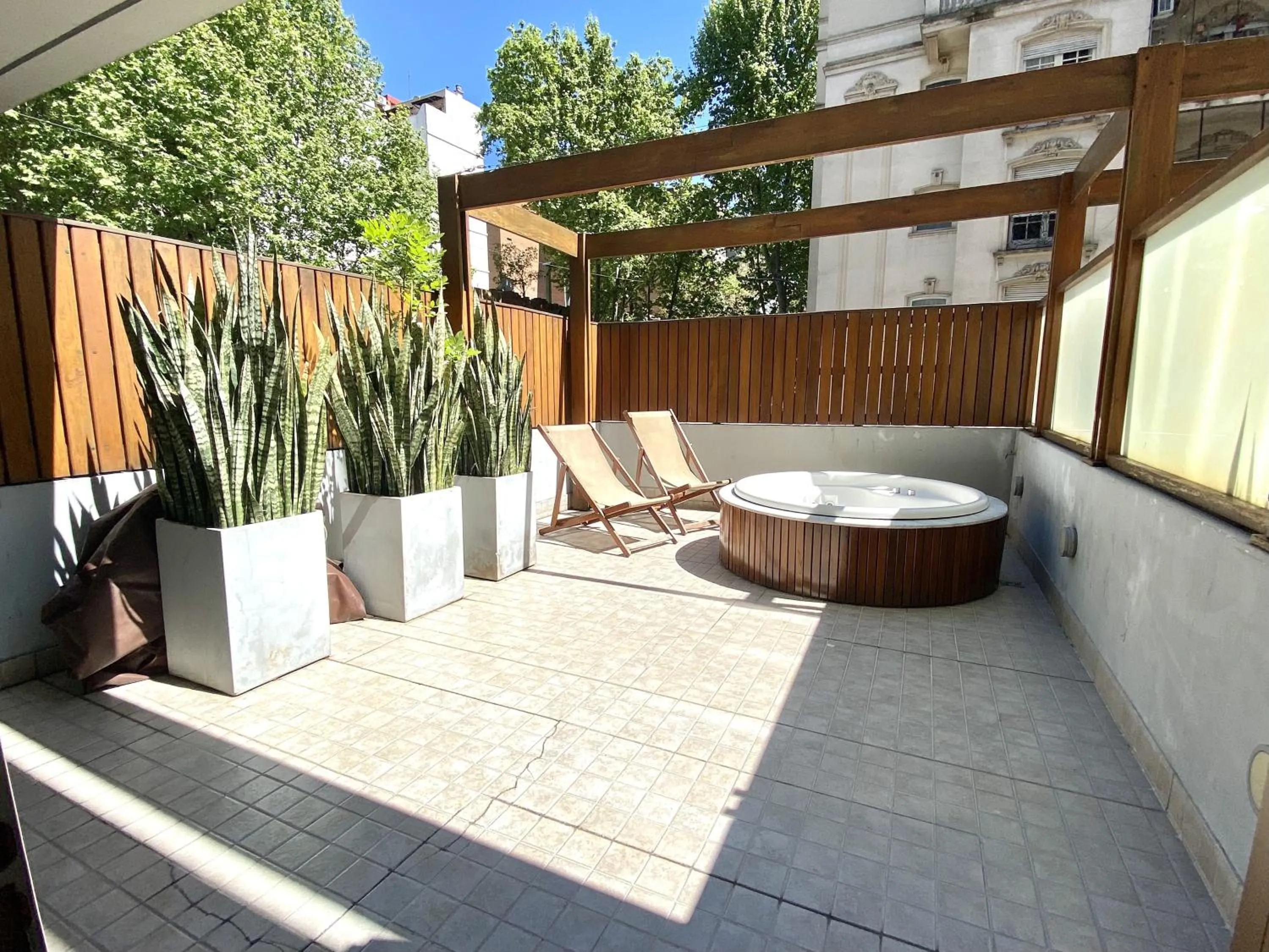 Hot Tub in Ayres Apartments Palermo