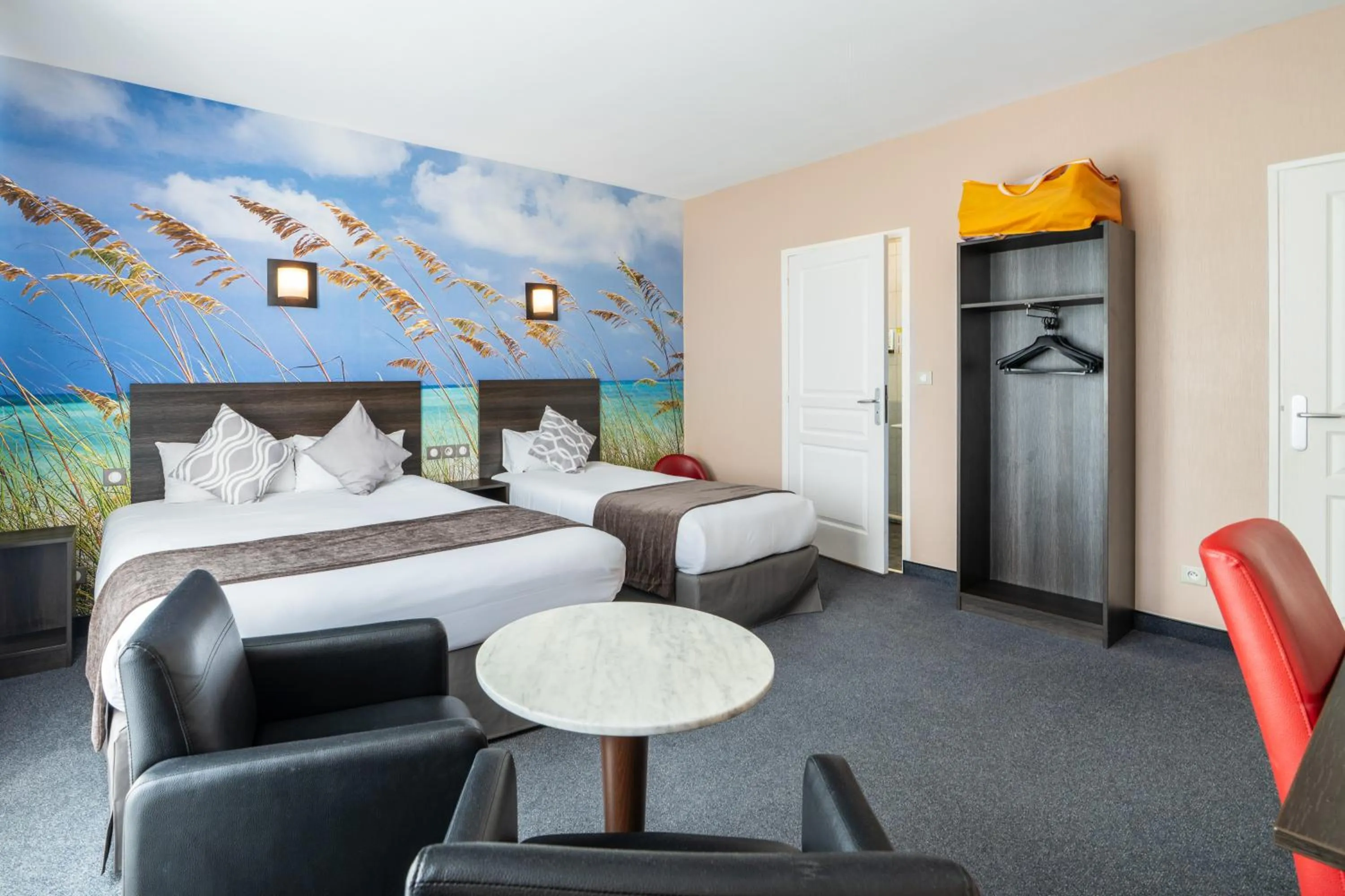 Bedroom, Bed in Logis Hotel des Ducs