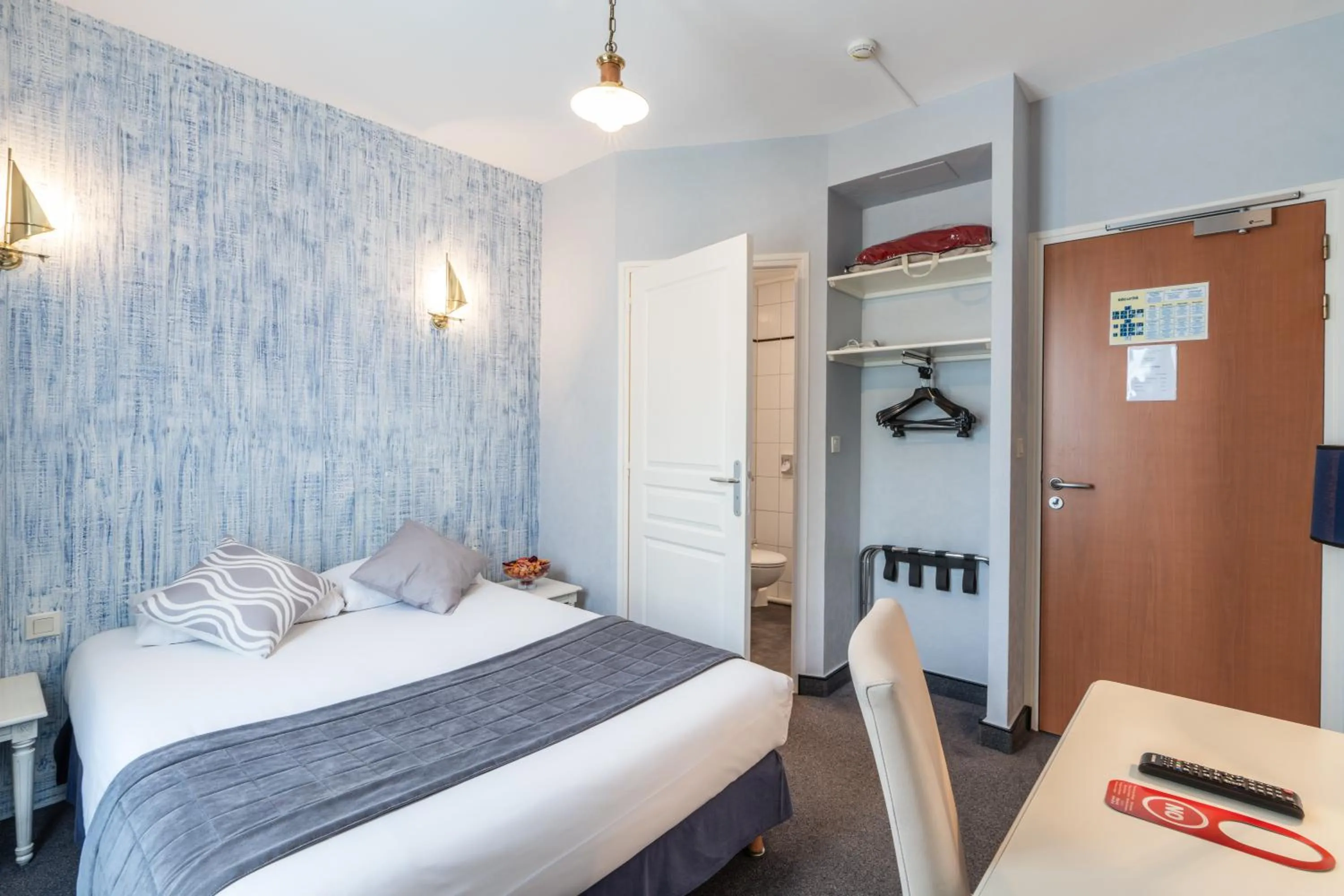 Bedroom, Bed in Hotel des Ducs