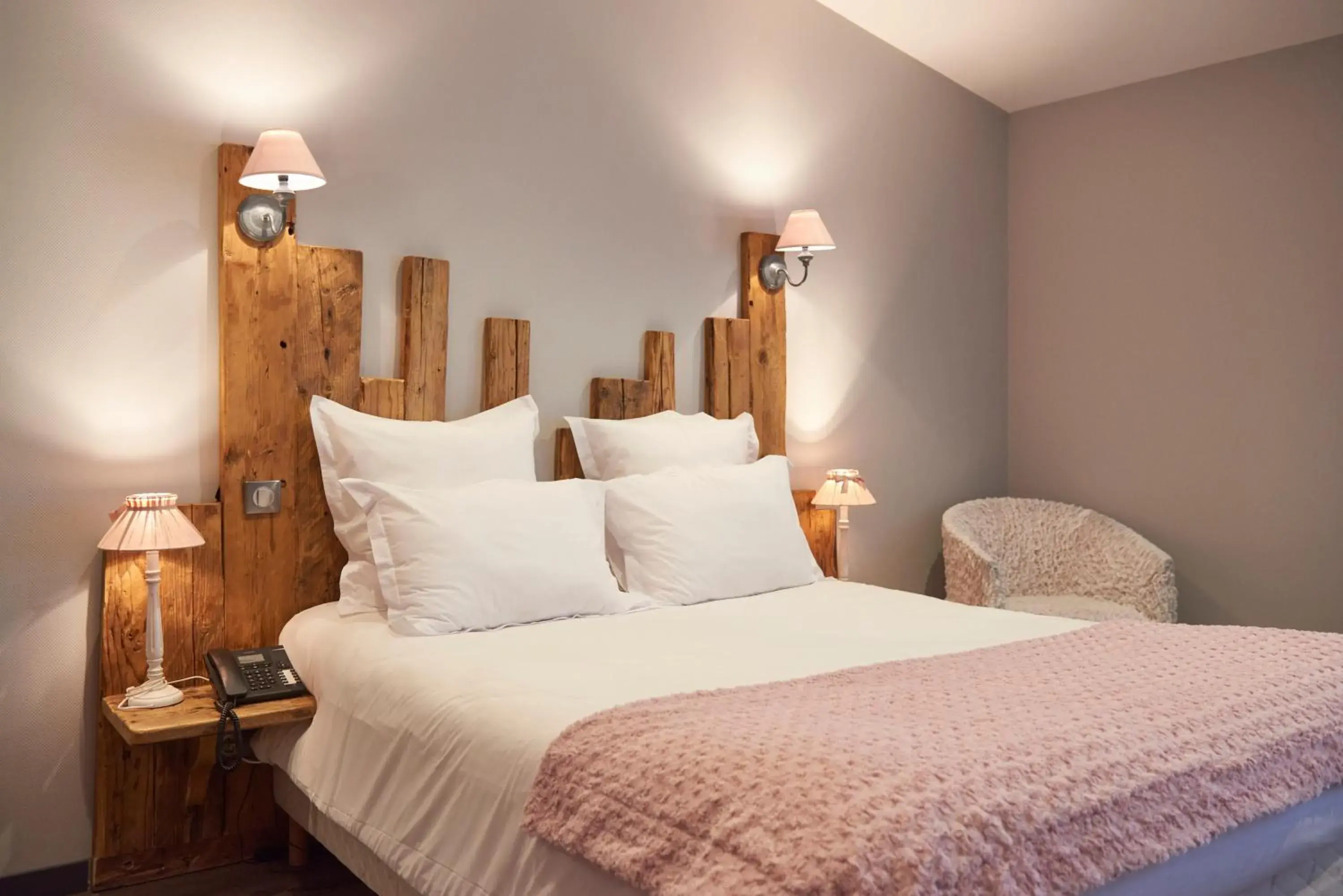 Deluxe Double Room in Hôtel Le Manoir des Montagnes Deluxe Double Room in Hôtel Le Manoir des Montagnes