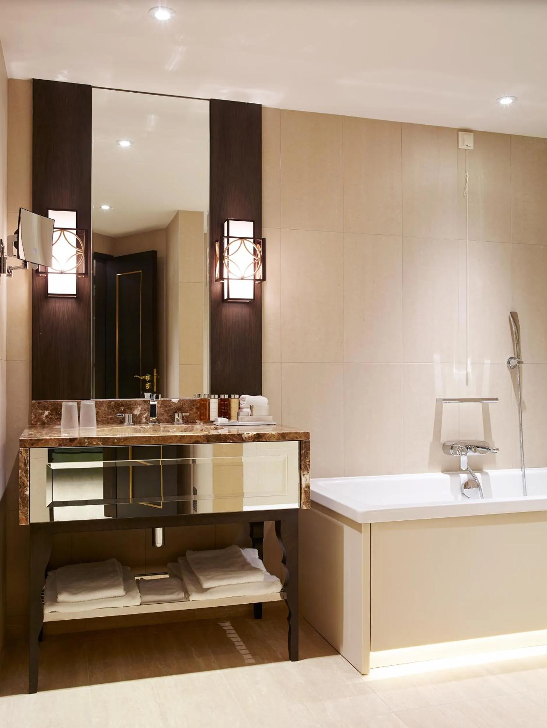 Bathroom in Dona Filipa Hotel