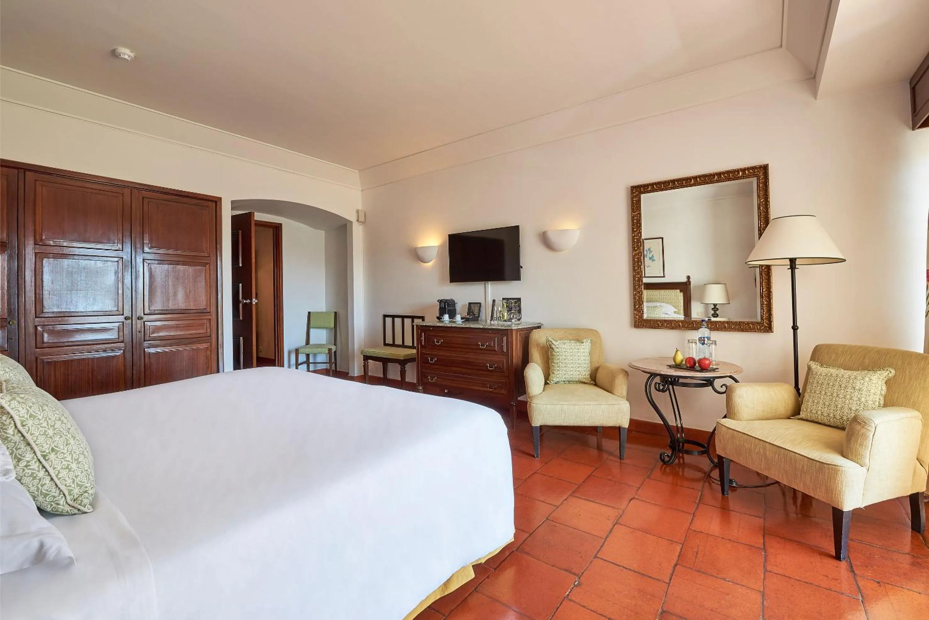 Bedroom, Bed in Dona Filipa Hotel