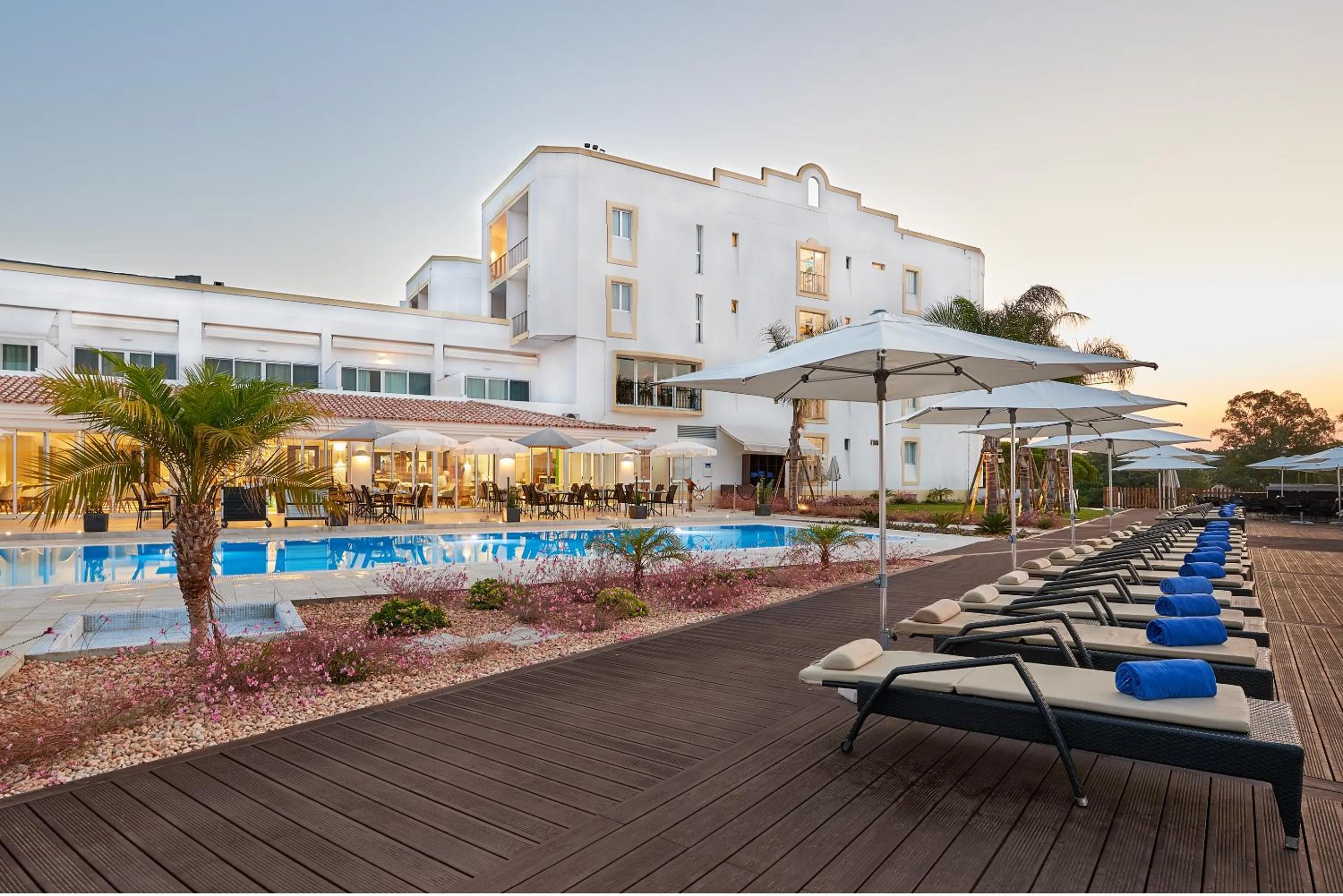 Facade/entrance in Dona Filipa Hotel