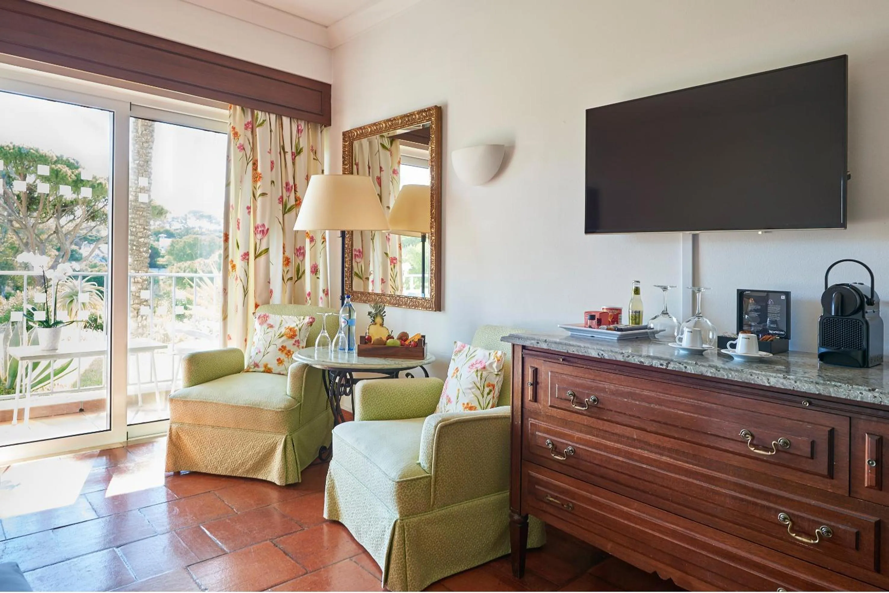 Bedroom in Dona Filipa Hotel