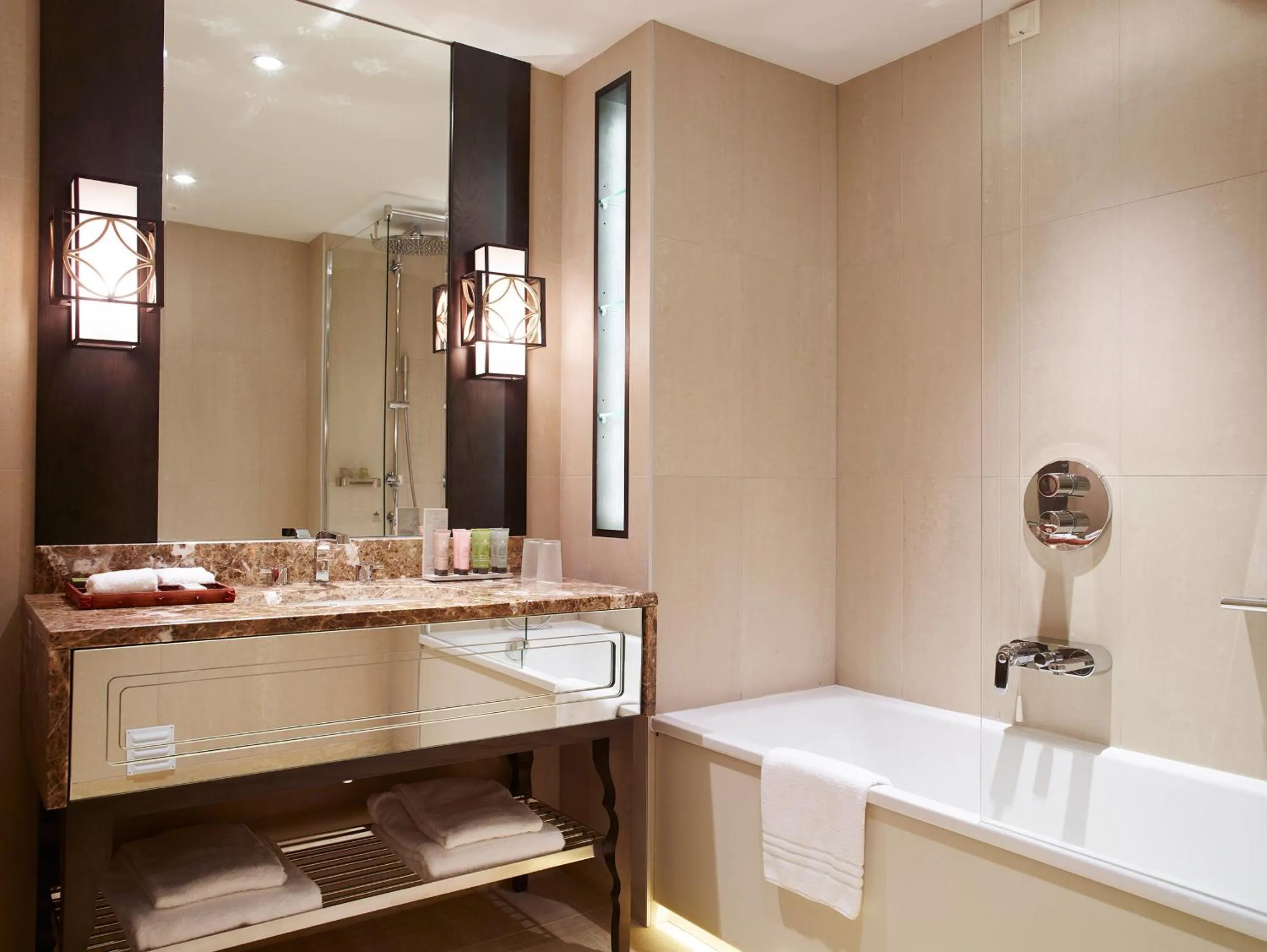 Bathroom in Dona Filipa Hotel