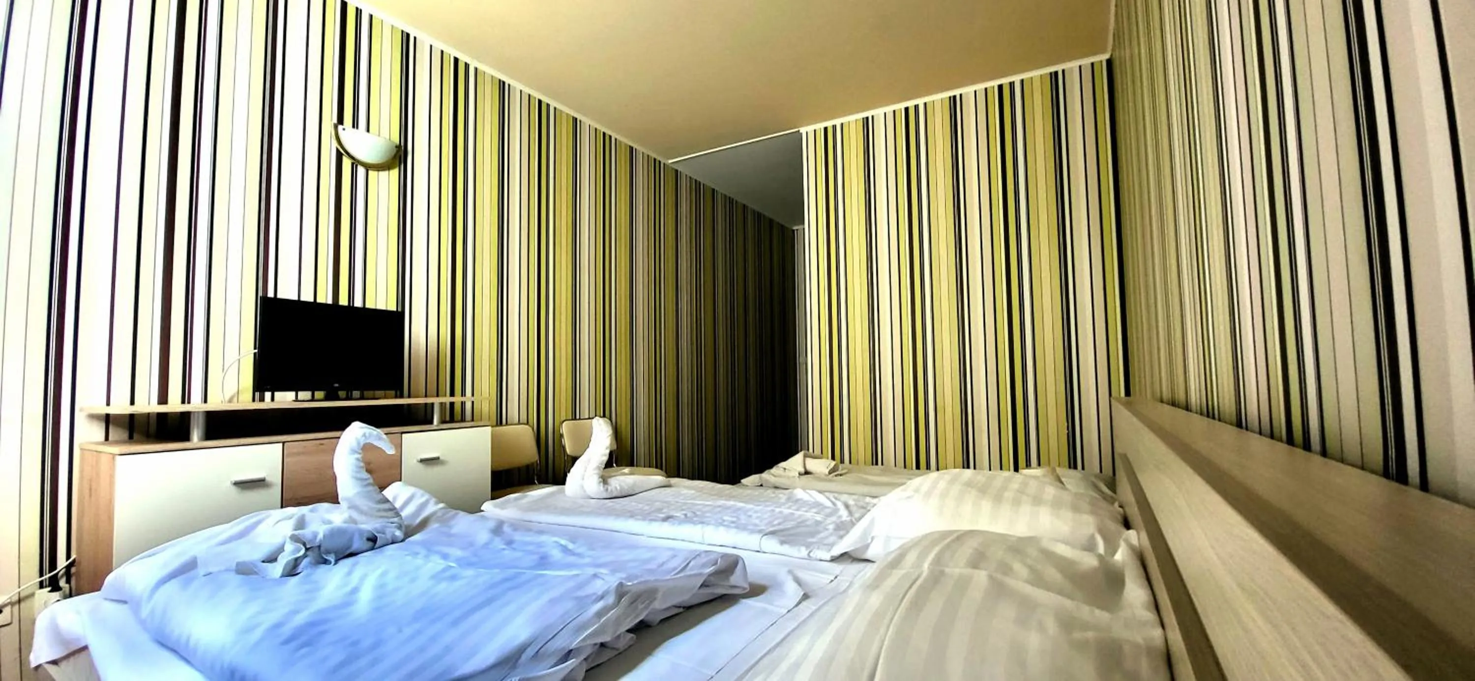 Photo of the whole room, Bed in Hotel Korona