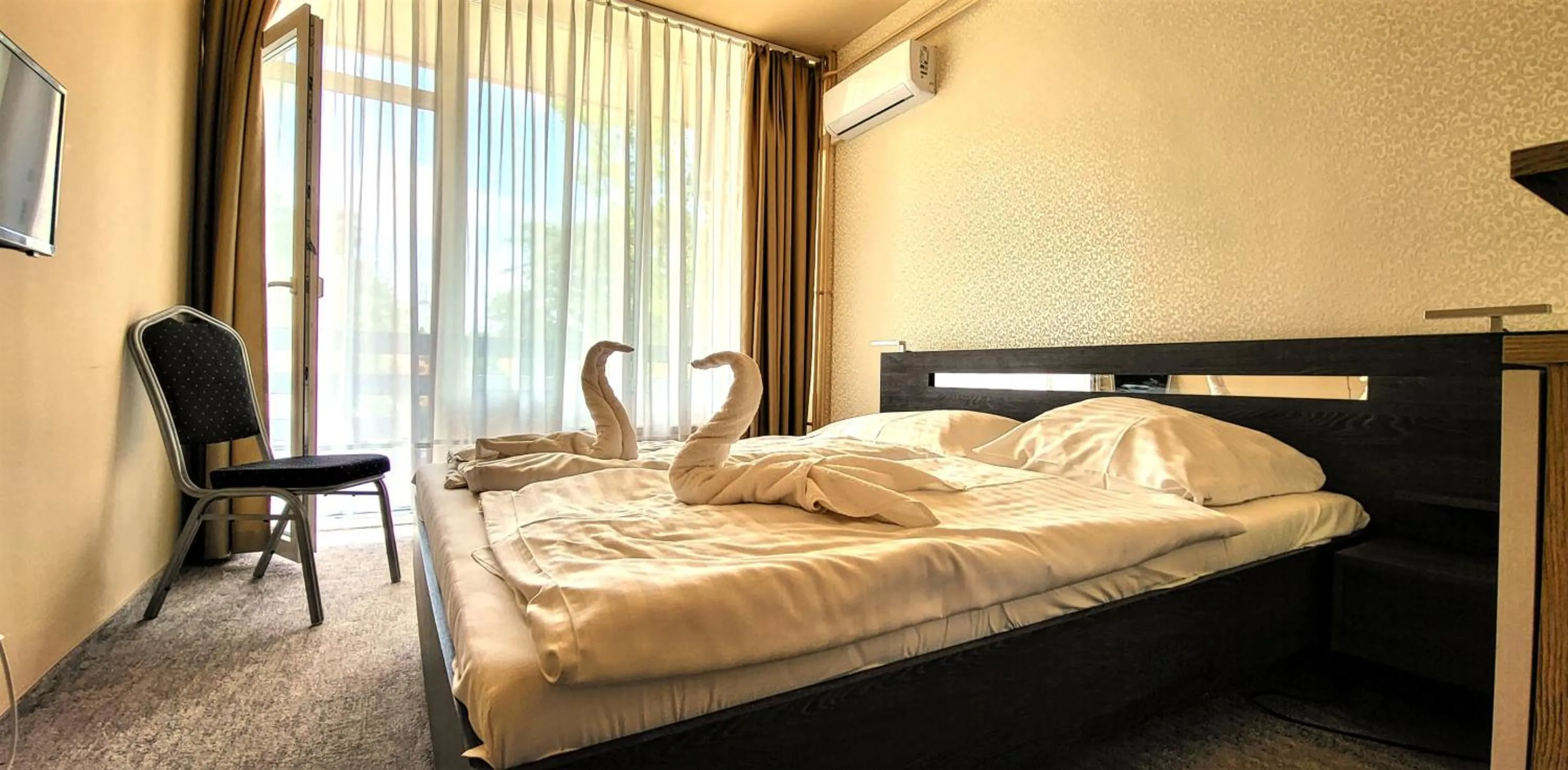 Photo of the whole room, Bed in Hotel Korona