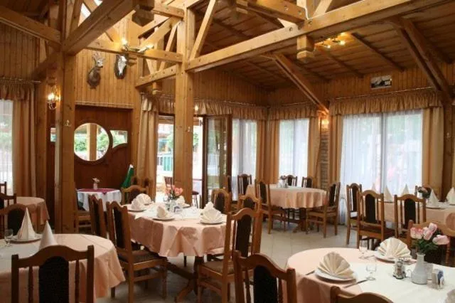Restaurant/places to eat in Hotel Korona