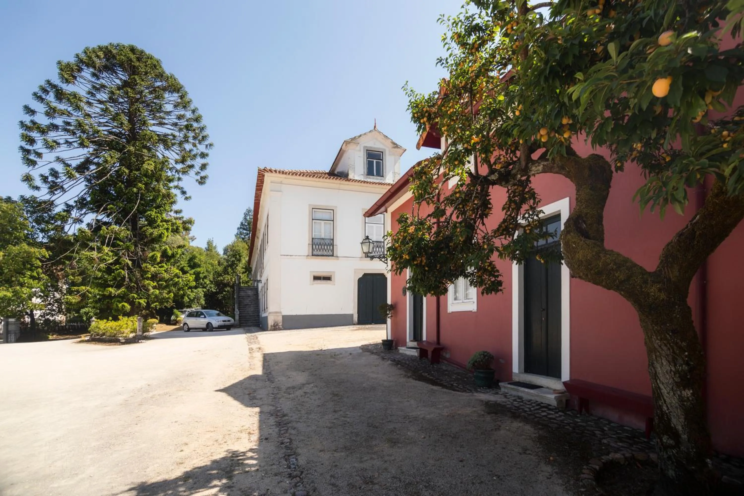 Property building in Casa de Mogofores