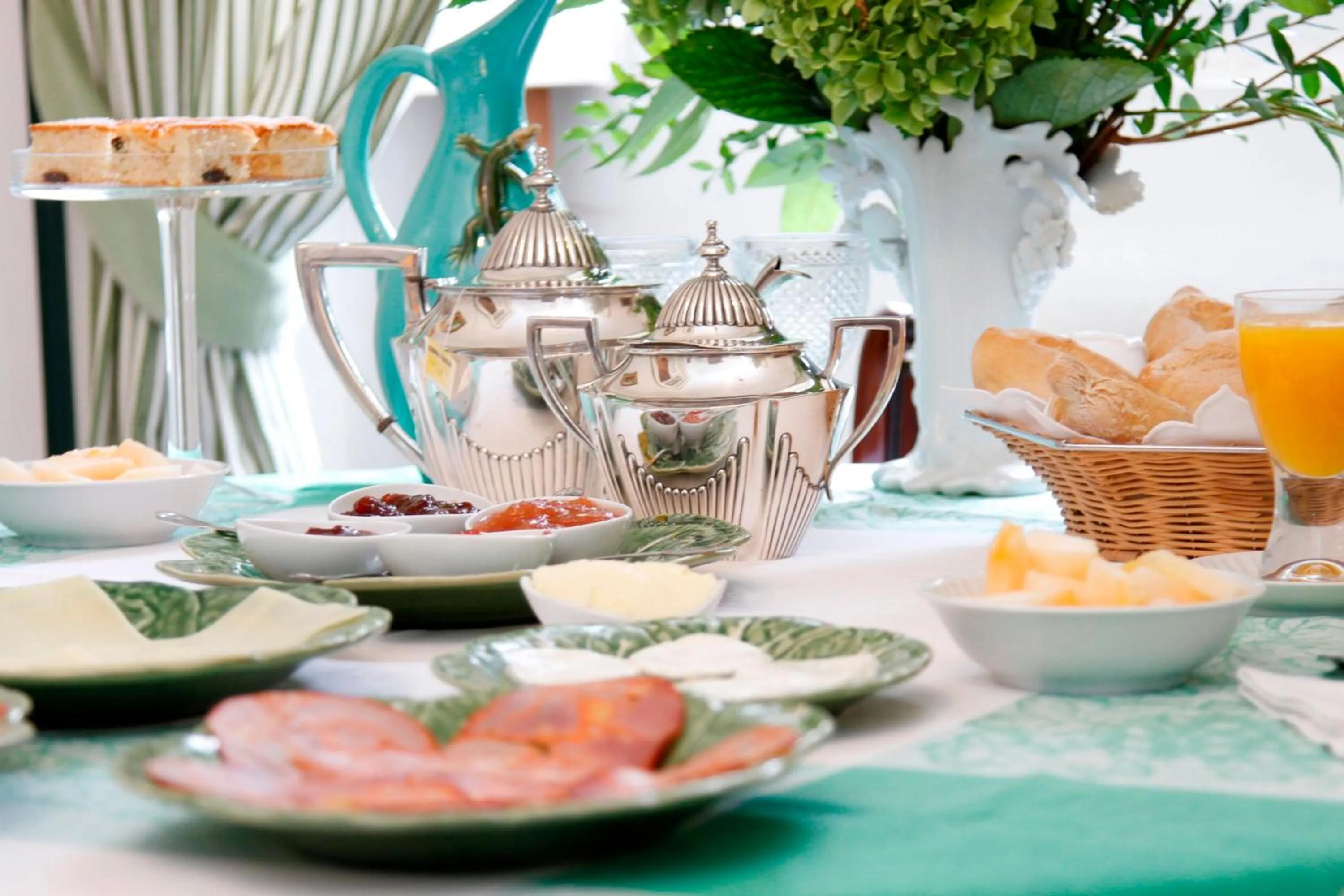 Continental breakfast in Casa de Mogofores