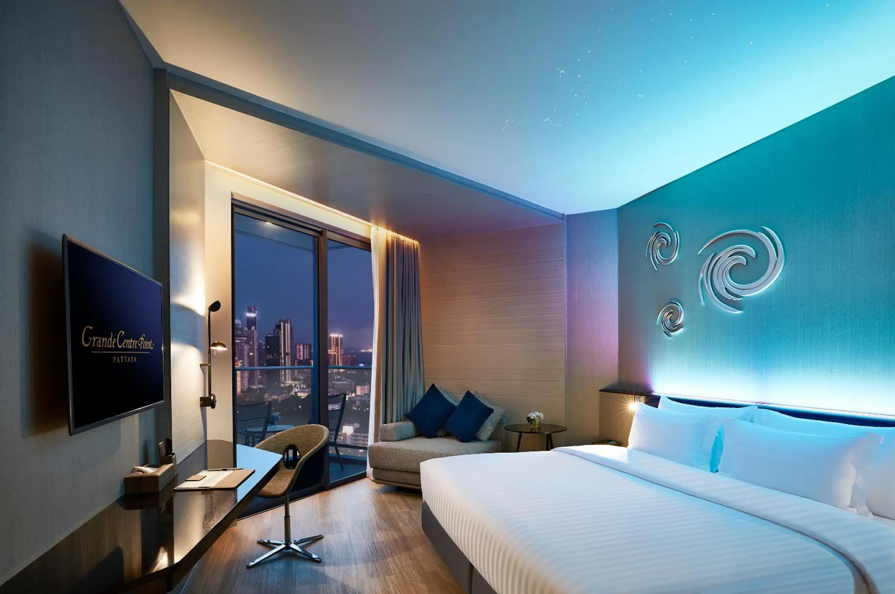 Deluxe Double or Twin Room with Sofa Bed in Grande Centre Point Pattaya Deluxe Double or Twin Room with Sofa Bed in Grande Centre Point Pattaya