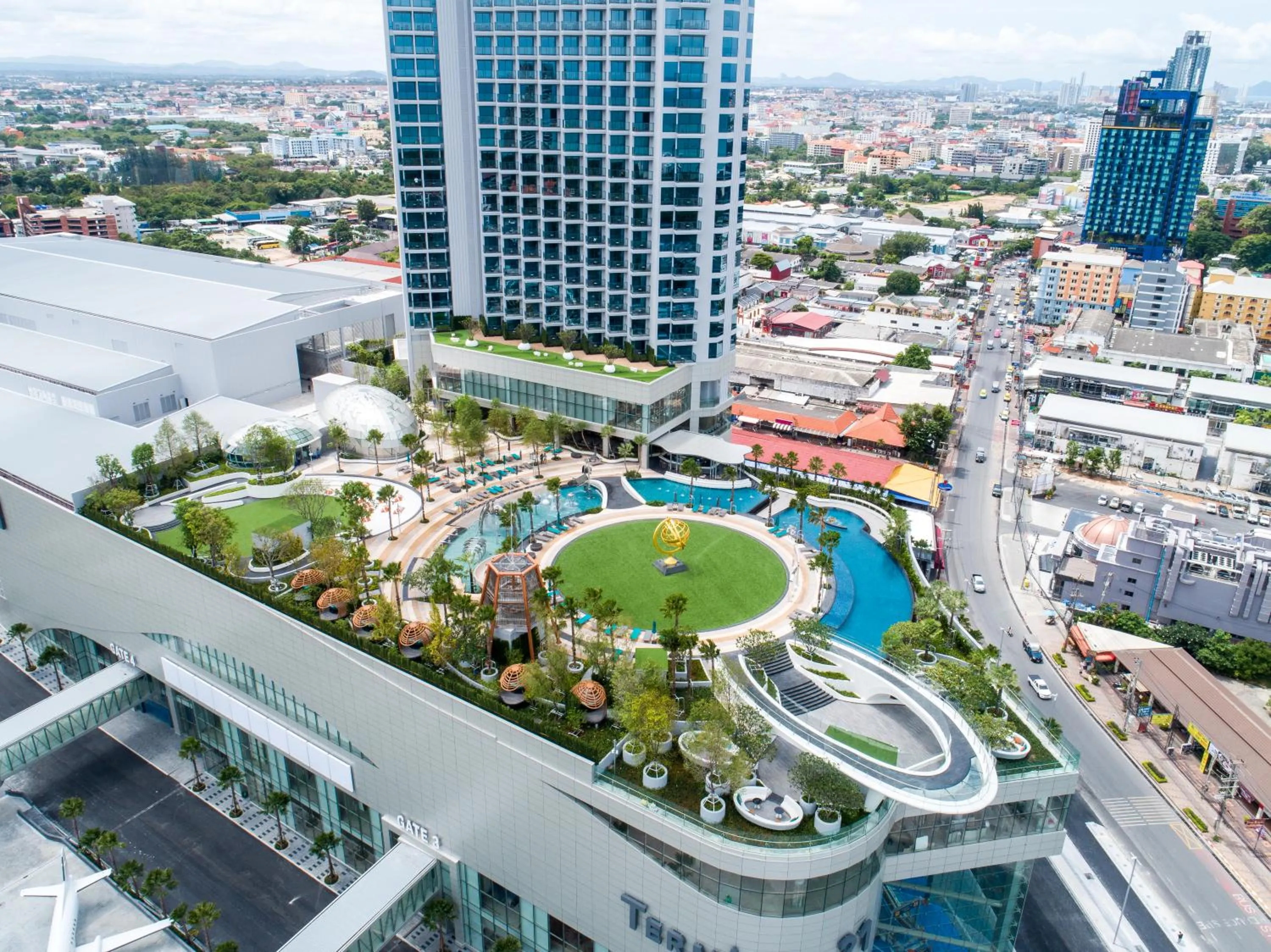 Property building in Grande Centre Point Pattaya