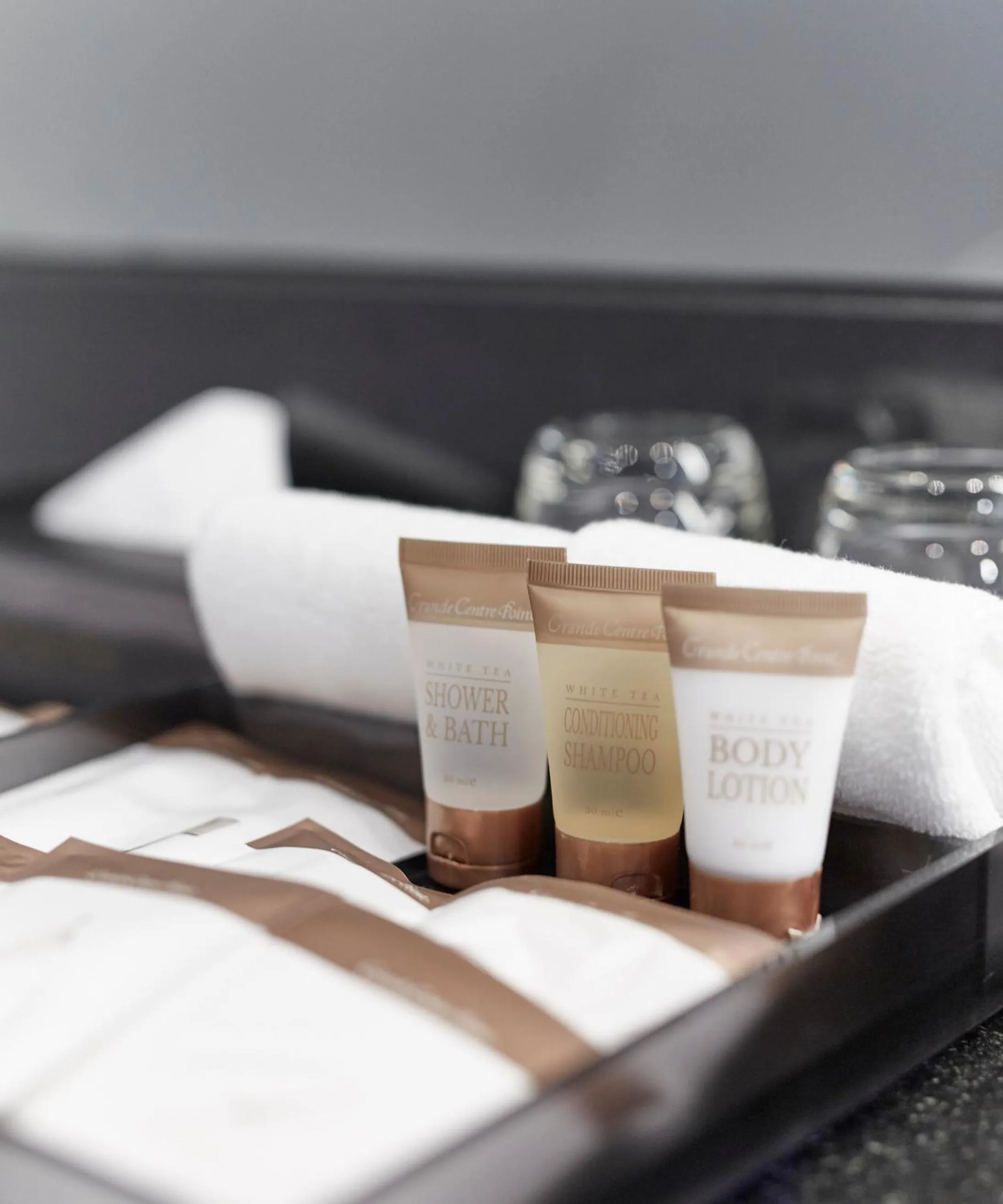 Bathroom, Bed in Grande Centre Point Pattaya