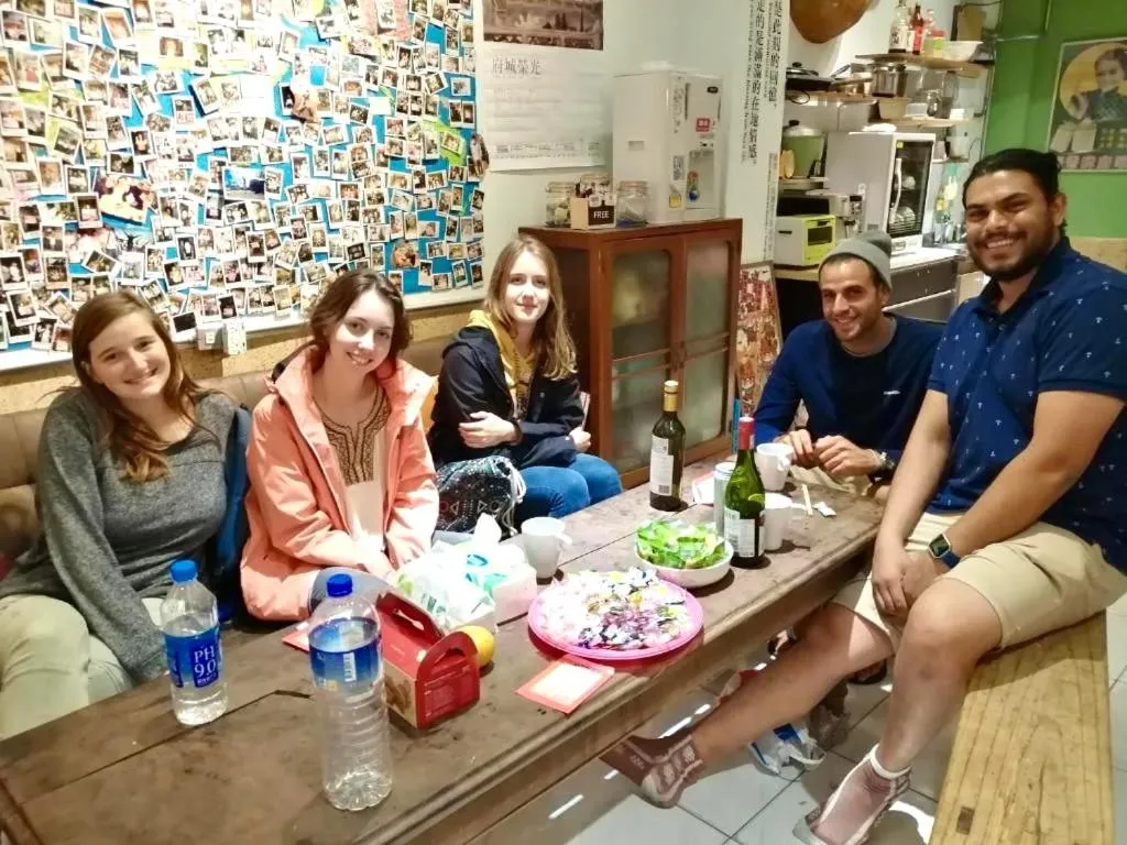 Communal lounge/ TV room in Fuqi Hostel - Yuanqi