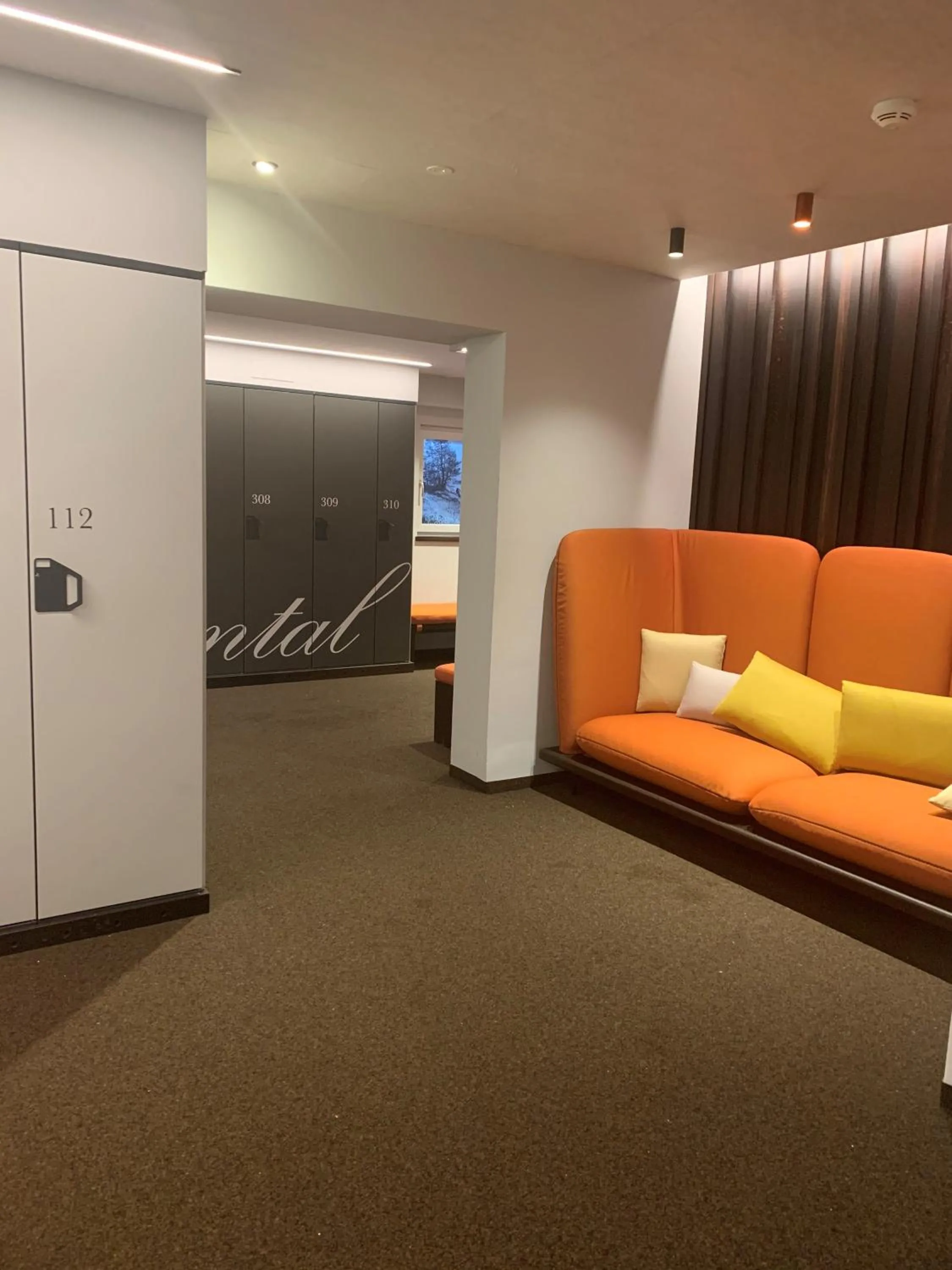 Skiing in Hotel Continental Dolomites