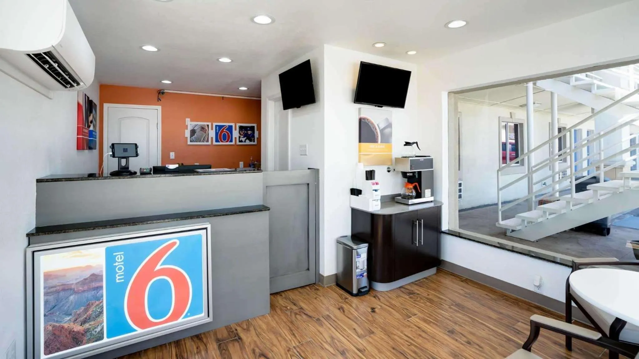 Lobby or reception in Motel 6-Odessa, TX - 2nd Street