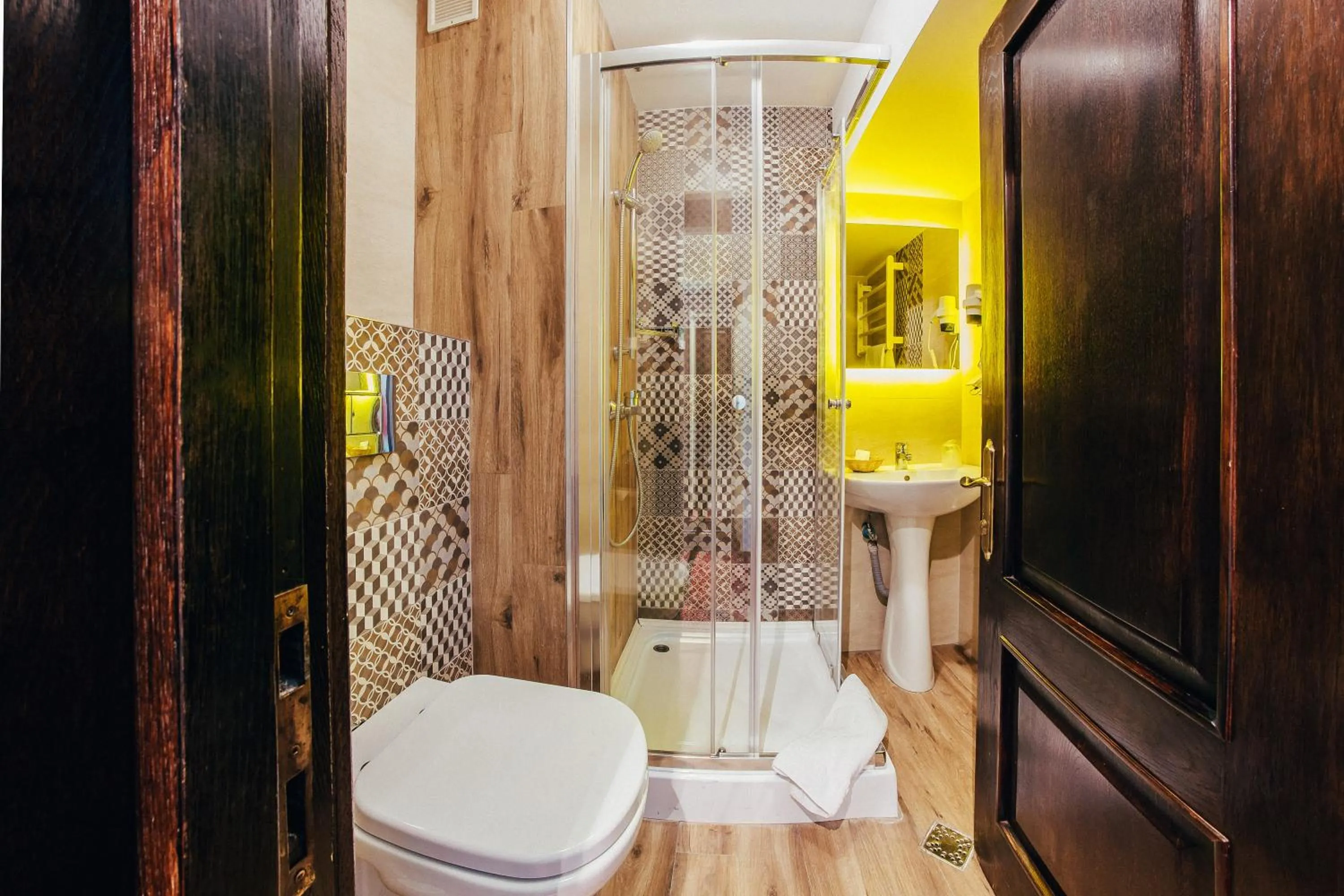 Shower in Hotel Best Western Bucovina