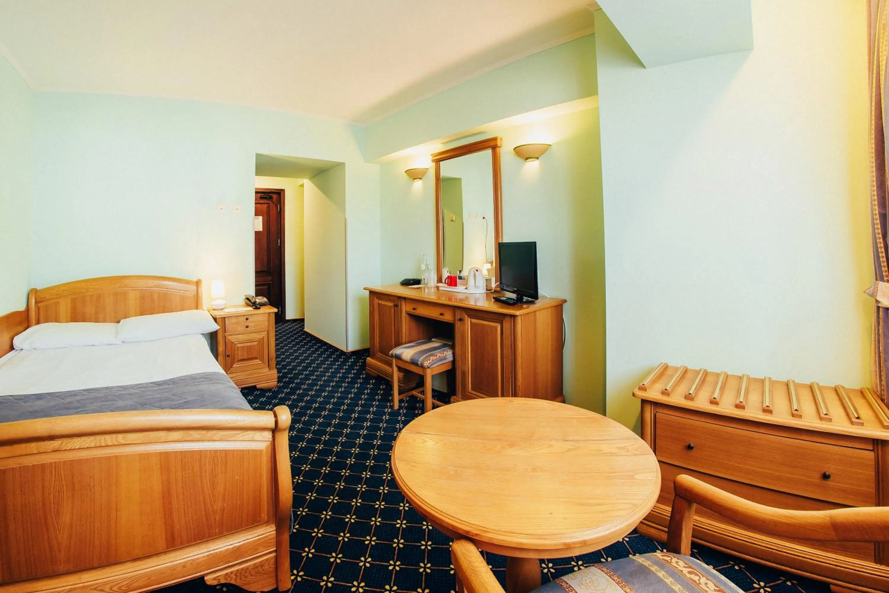 Coffee/tea facilities, Bed in Hotel Best Western Bucovina