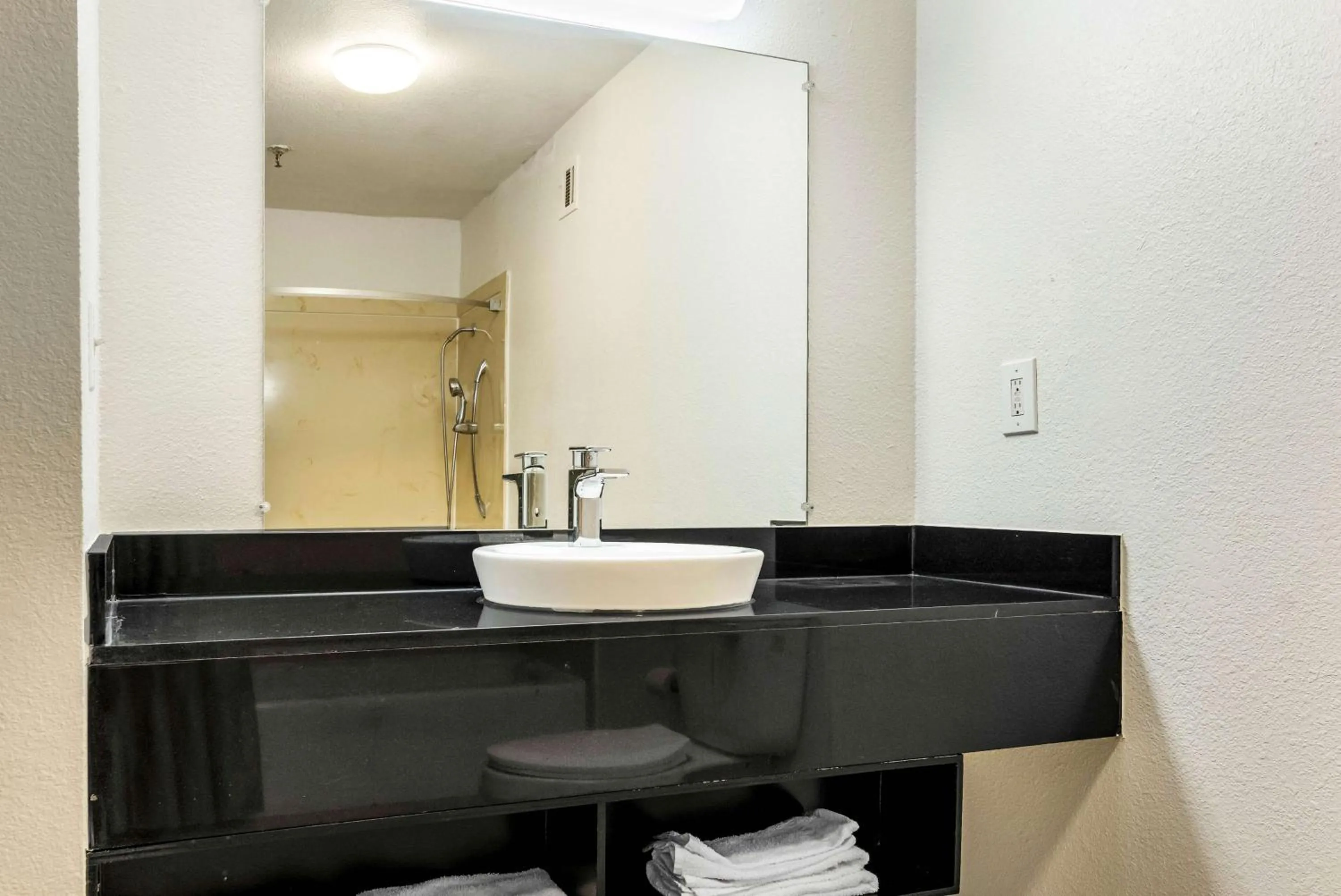 Bathroom in Studio 6-Alexandria, LA