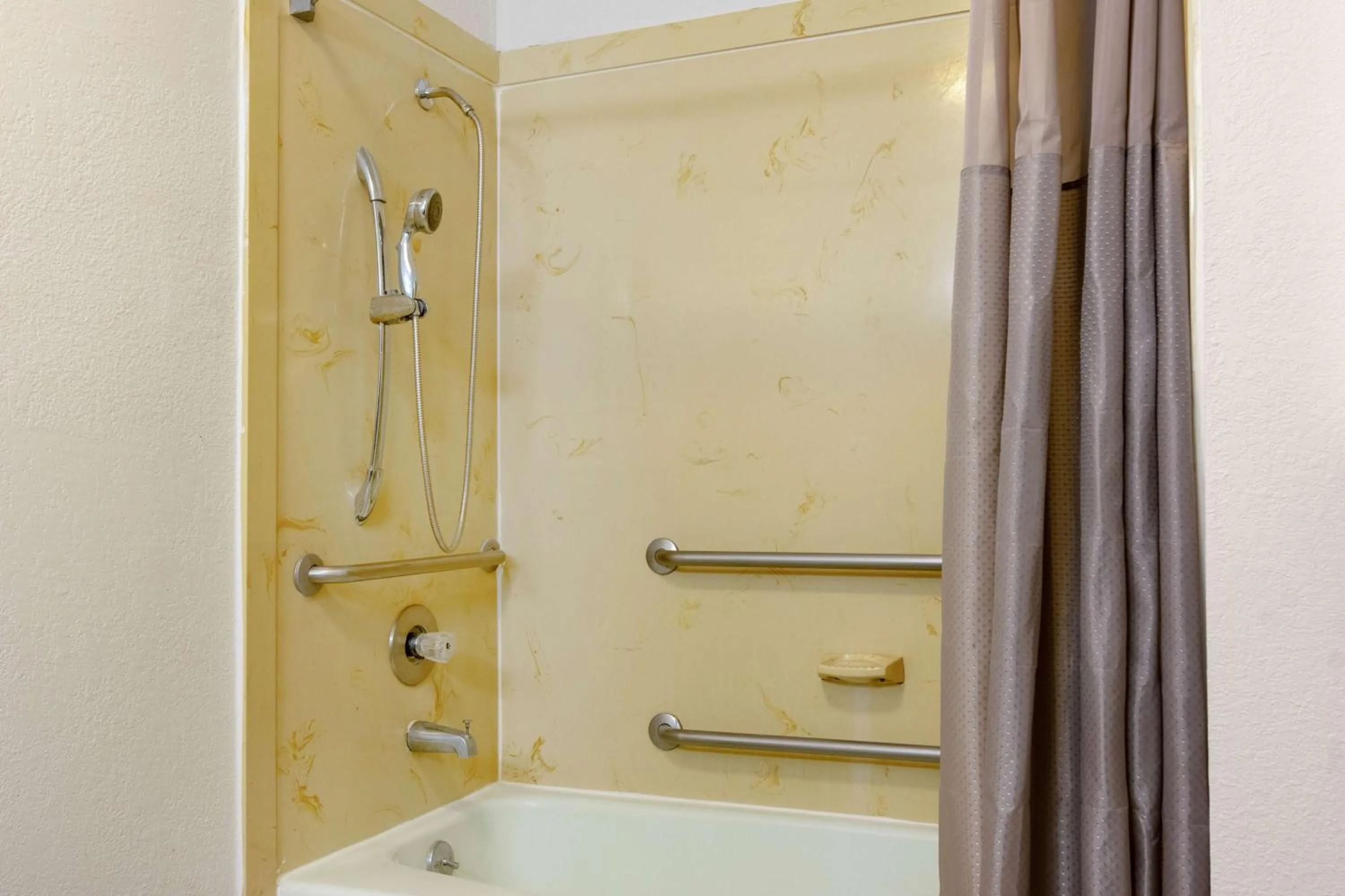 Bathroom in Studio 6-Alexandria, LA