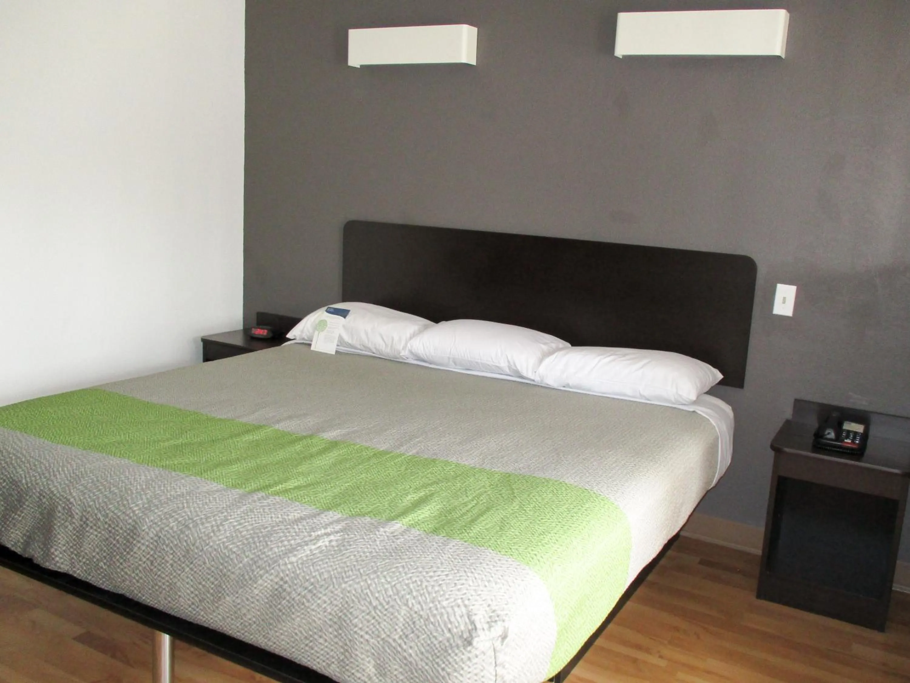 Bedroom, Bed in Studio 6-Alexandria, LA