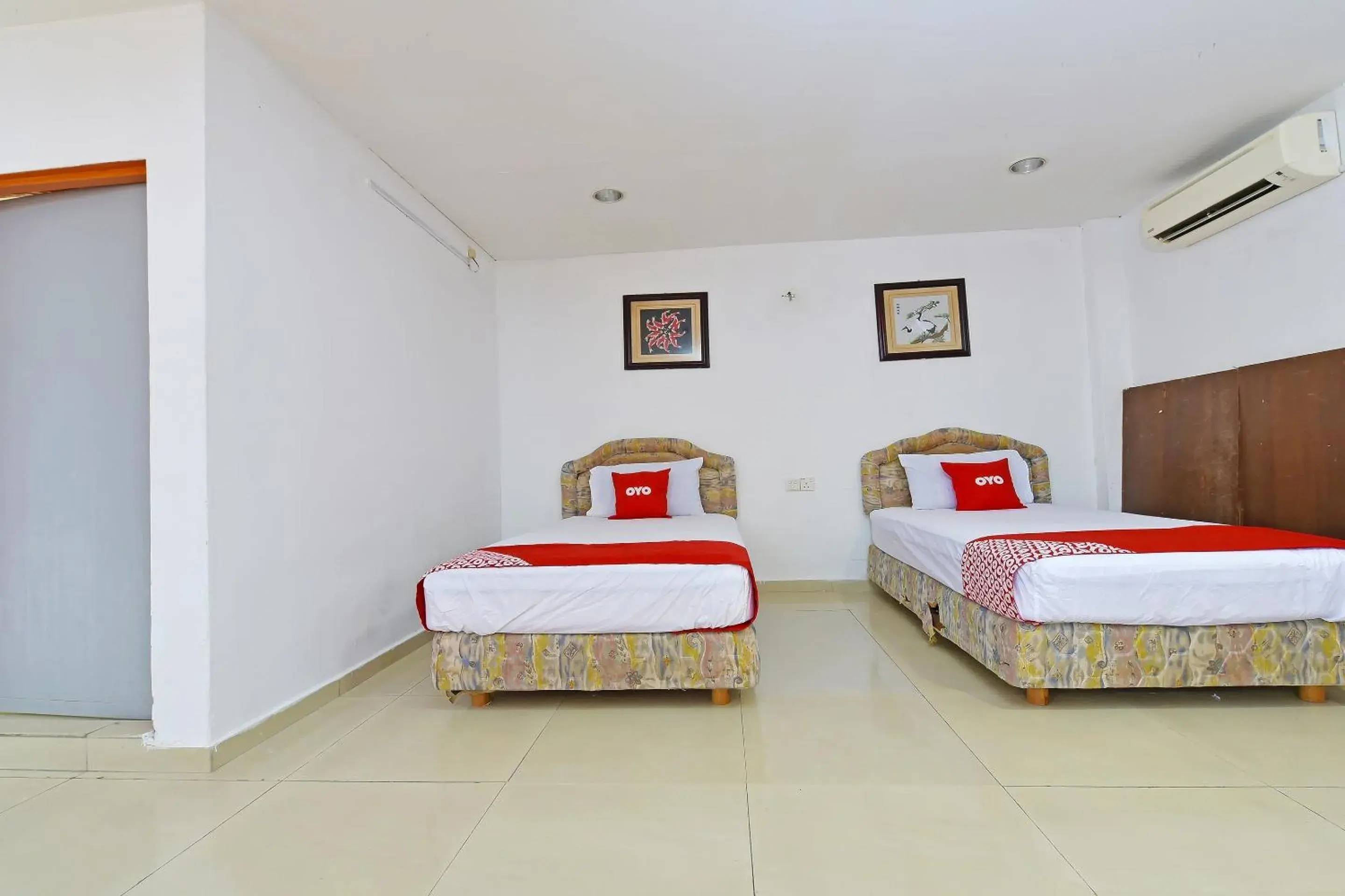 Deluxe Twin Room in Hotel O Sam Huat Hotel Deluxe Twin Room in Hotel O Sam Huat Hotel