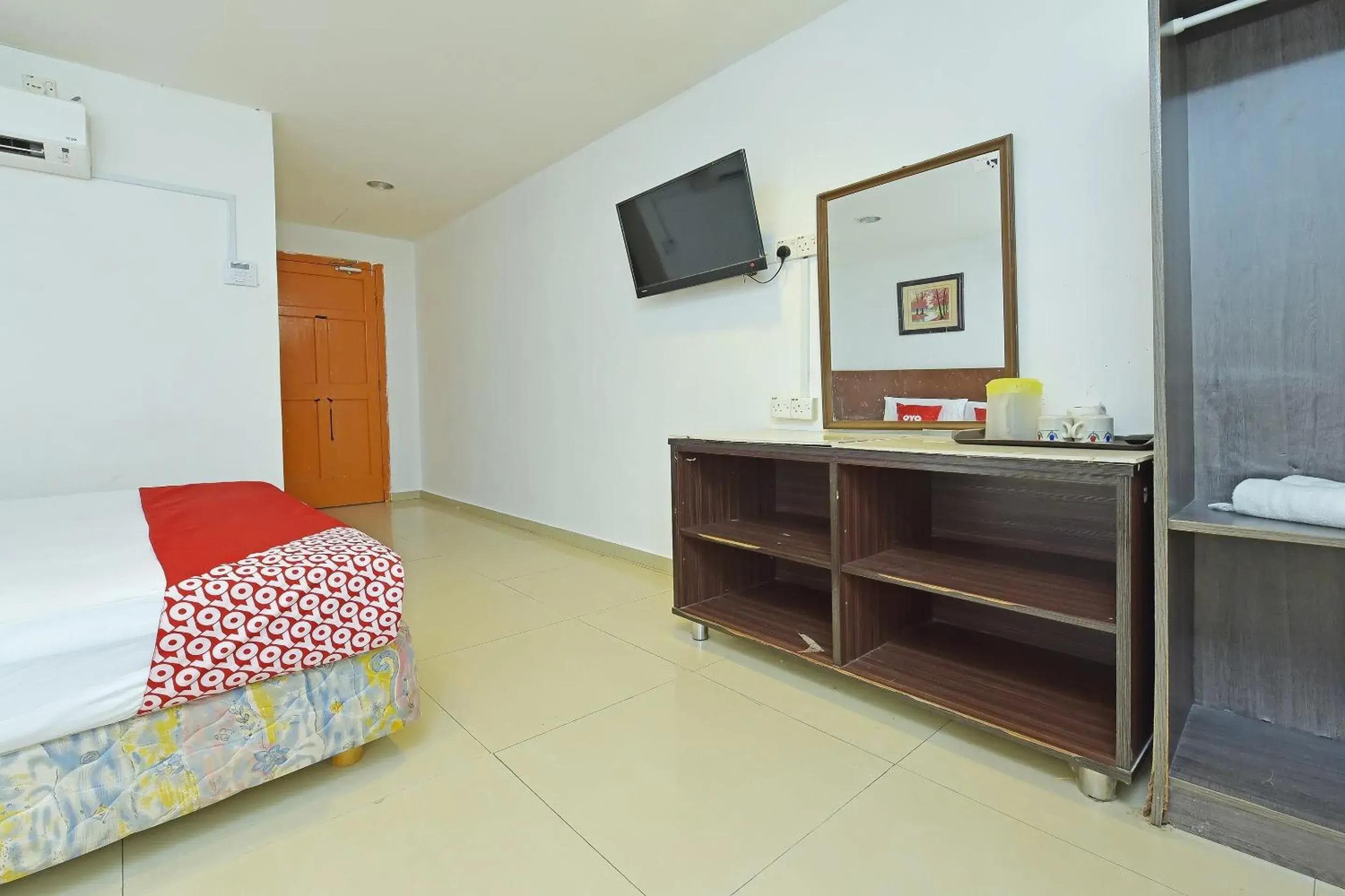 Deluxe Queen Room in Hotel O Sam Huat Hotel Deluxe Queen Room in Hotel O Sam Huat Hotel