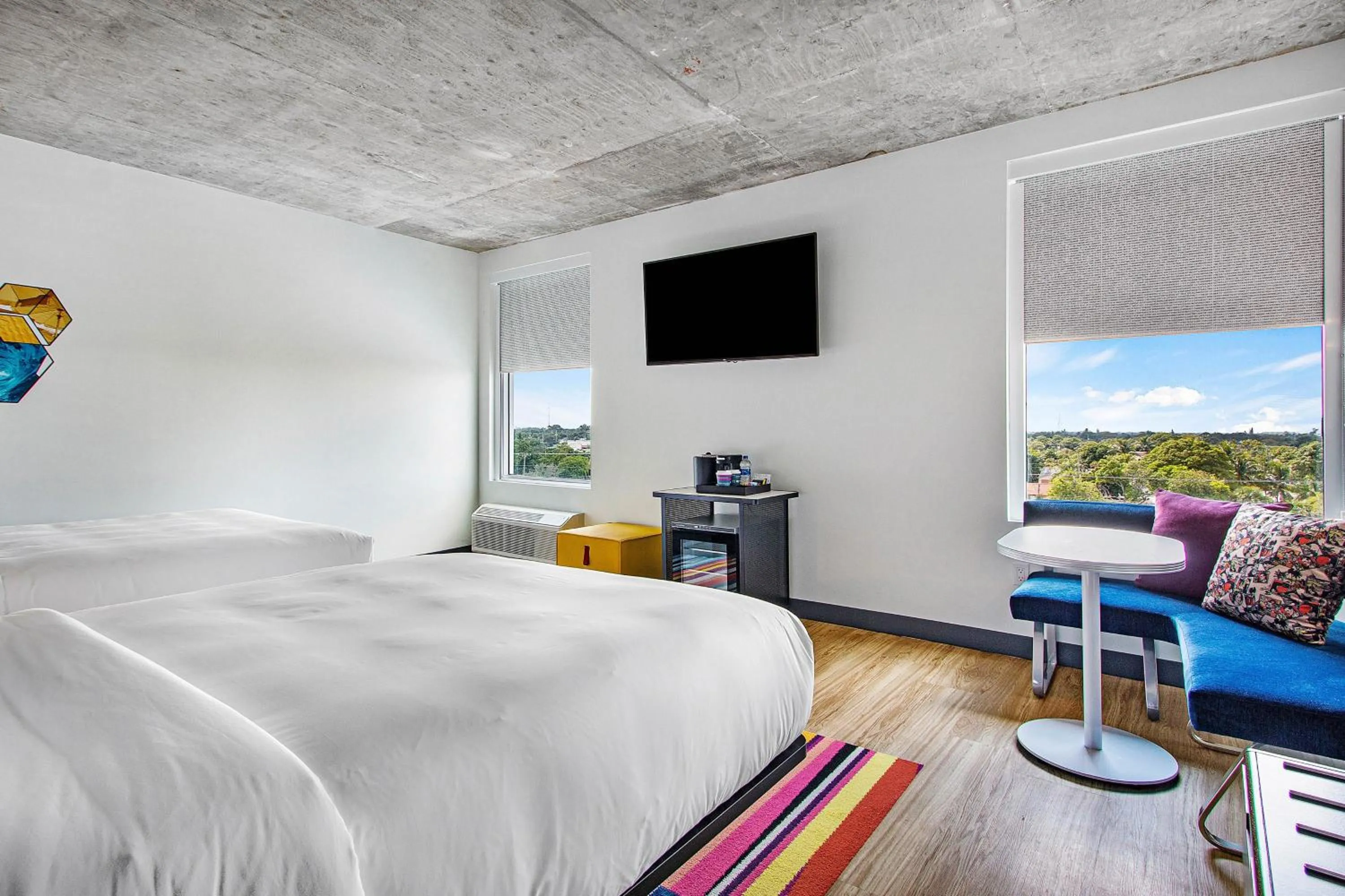 Photo of the whole room, Bed in Aloft Delray Beach