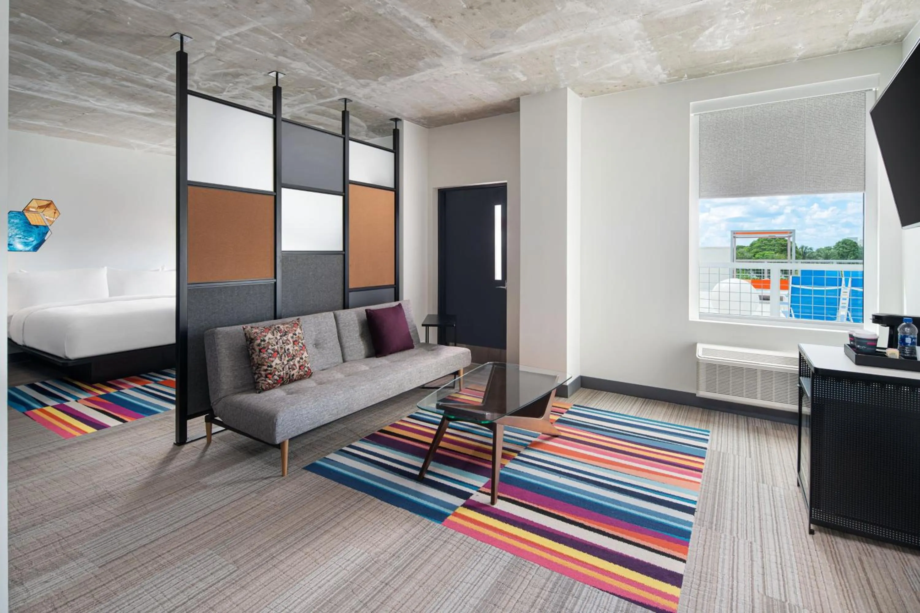 Photo of the whole room, Bed in Aloft Delray Beach