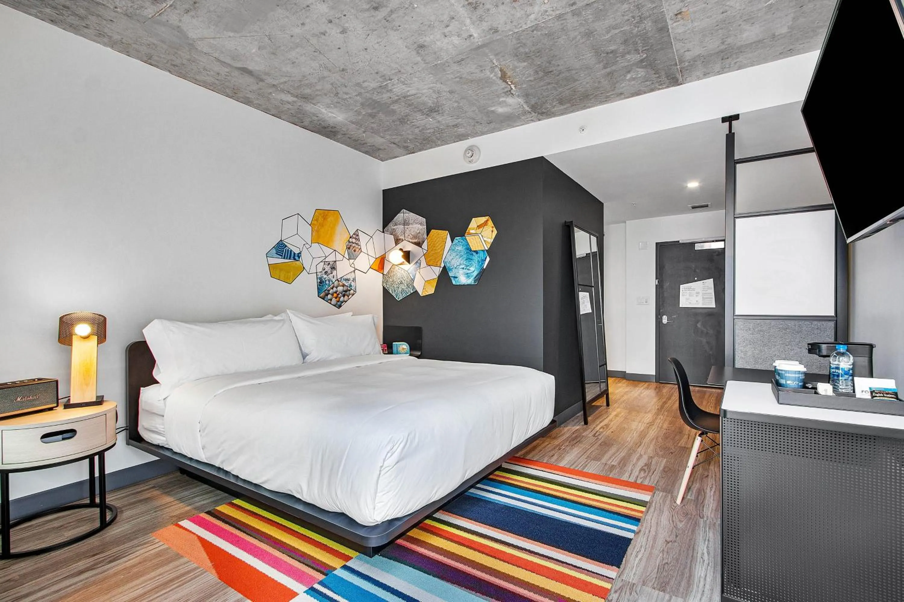 Photo of the whole room, Bed in Aloft Delray Beach