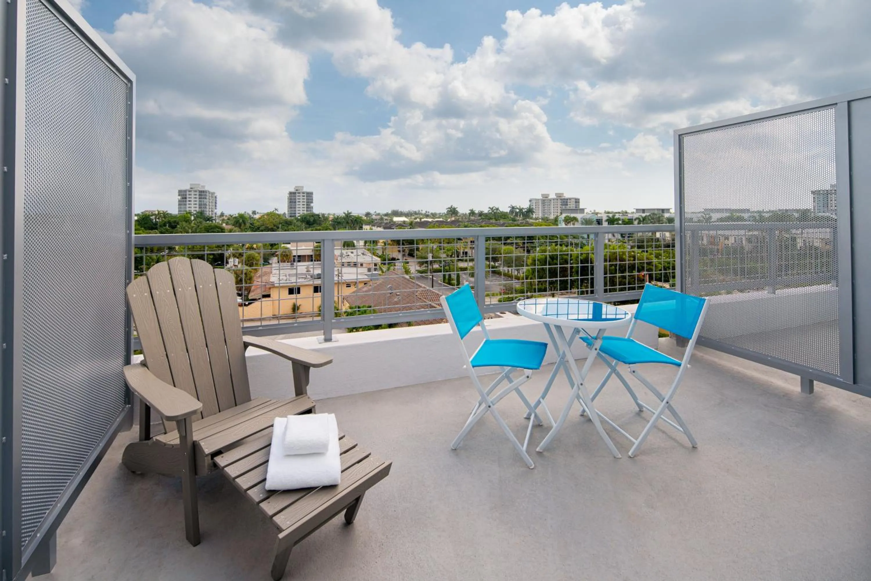 Photo of the whole room in Aloft Delray Beach
