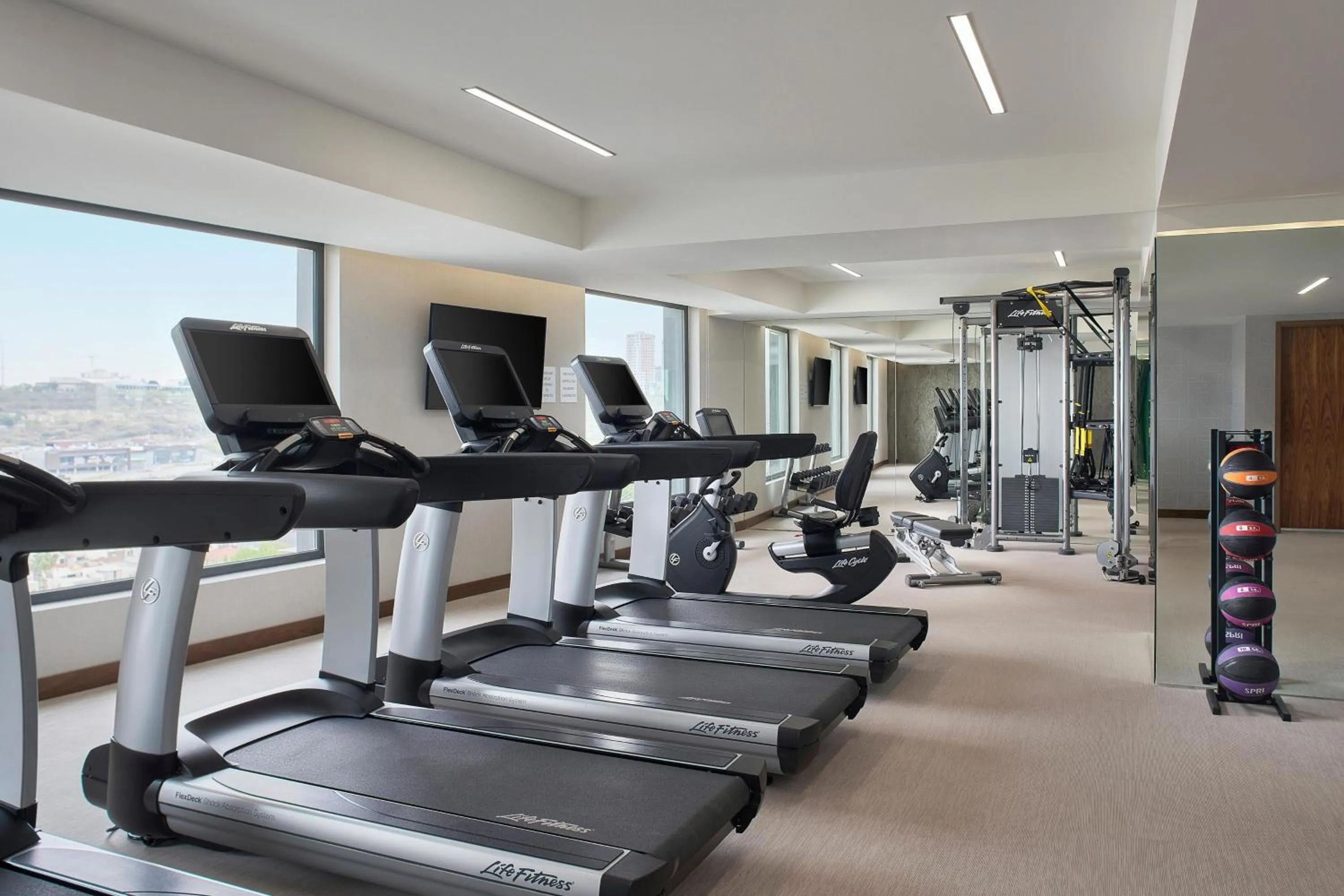 Fitness centre/facilities in The Westin Monterrey Valle