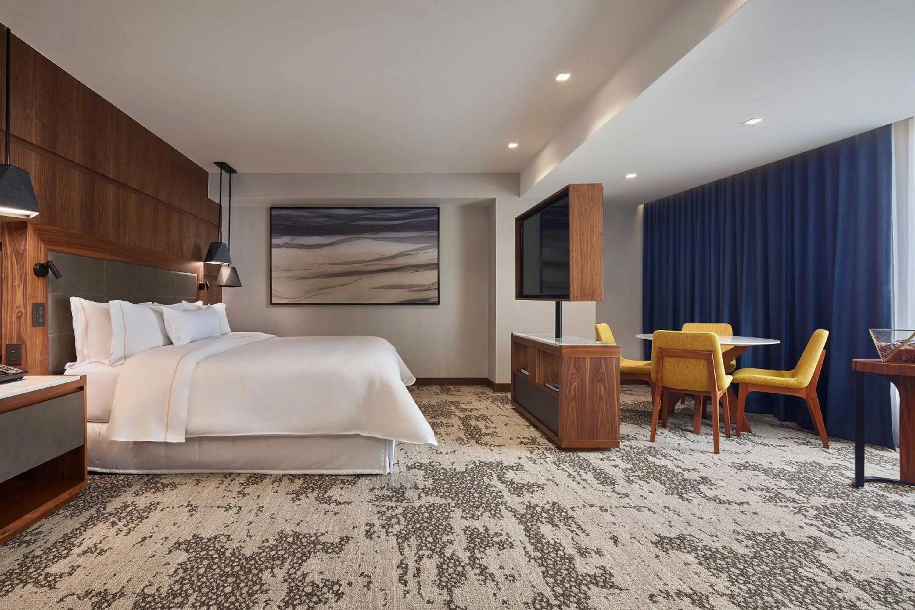 Photo of the whole room, Bed in The Westin Monterrey Valle