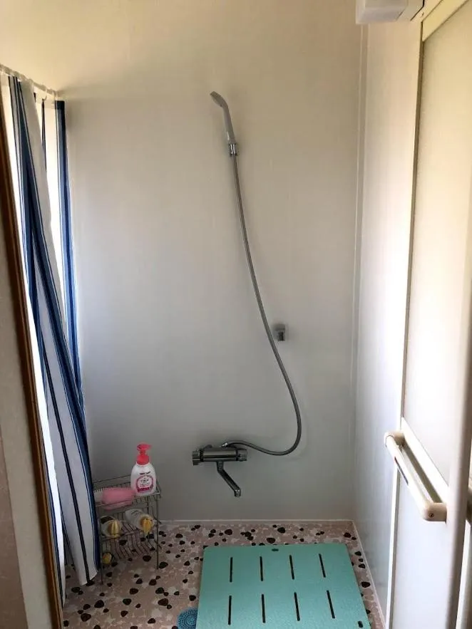 Shower in Guest House Hostel yukuru